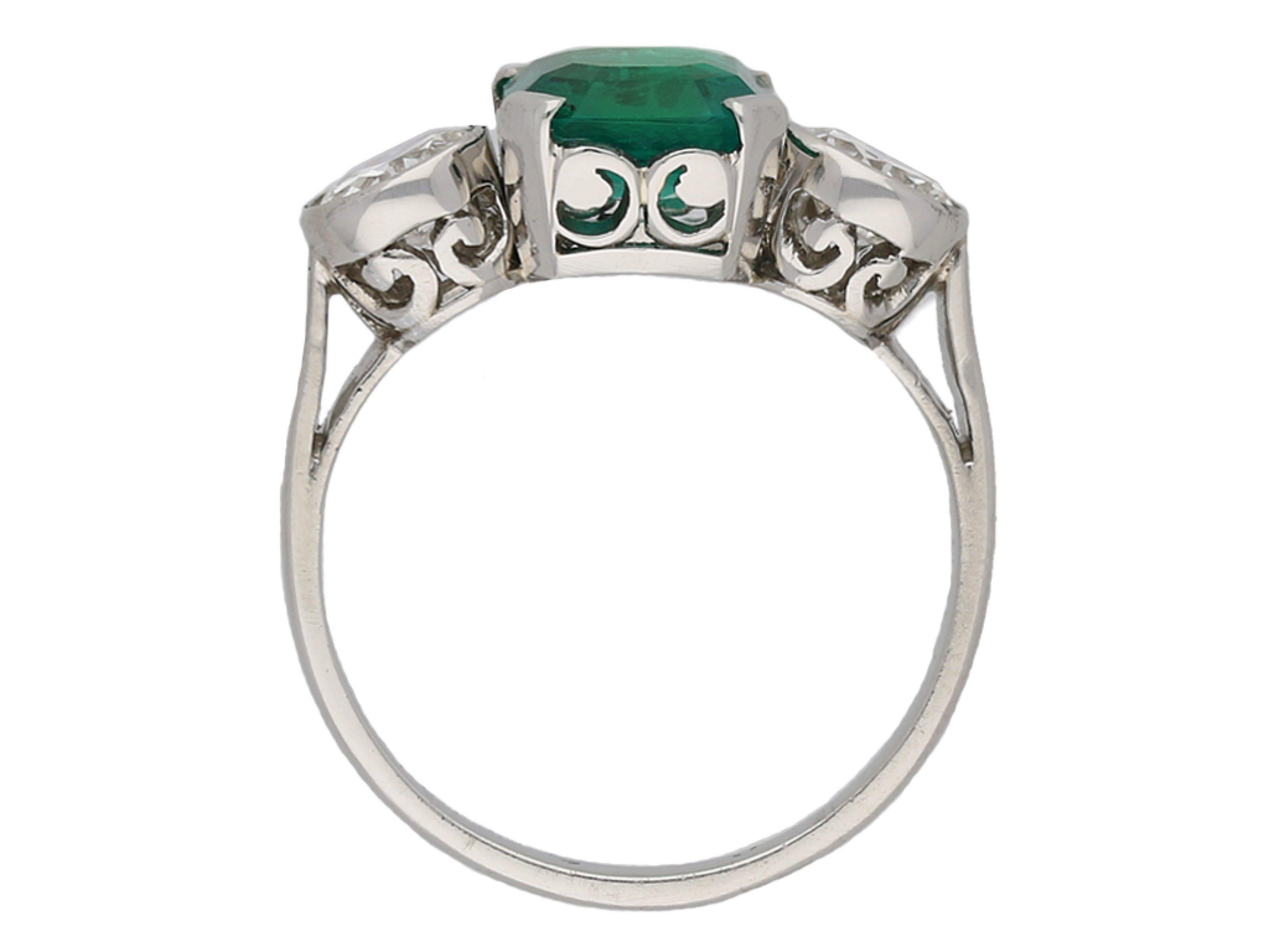 Art-Deco-Ring mit kolumbianischem Smaragd und Diamanten, französisch, um 1925 im Zustand „Gut“ im Angebot in London, GB