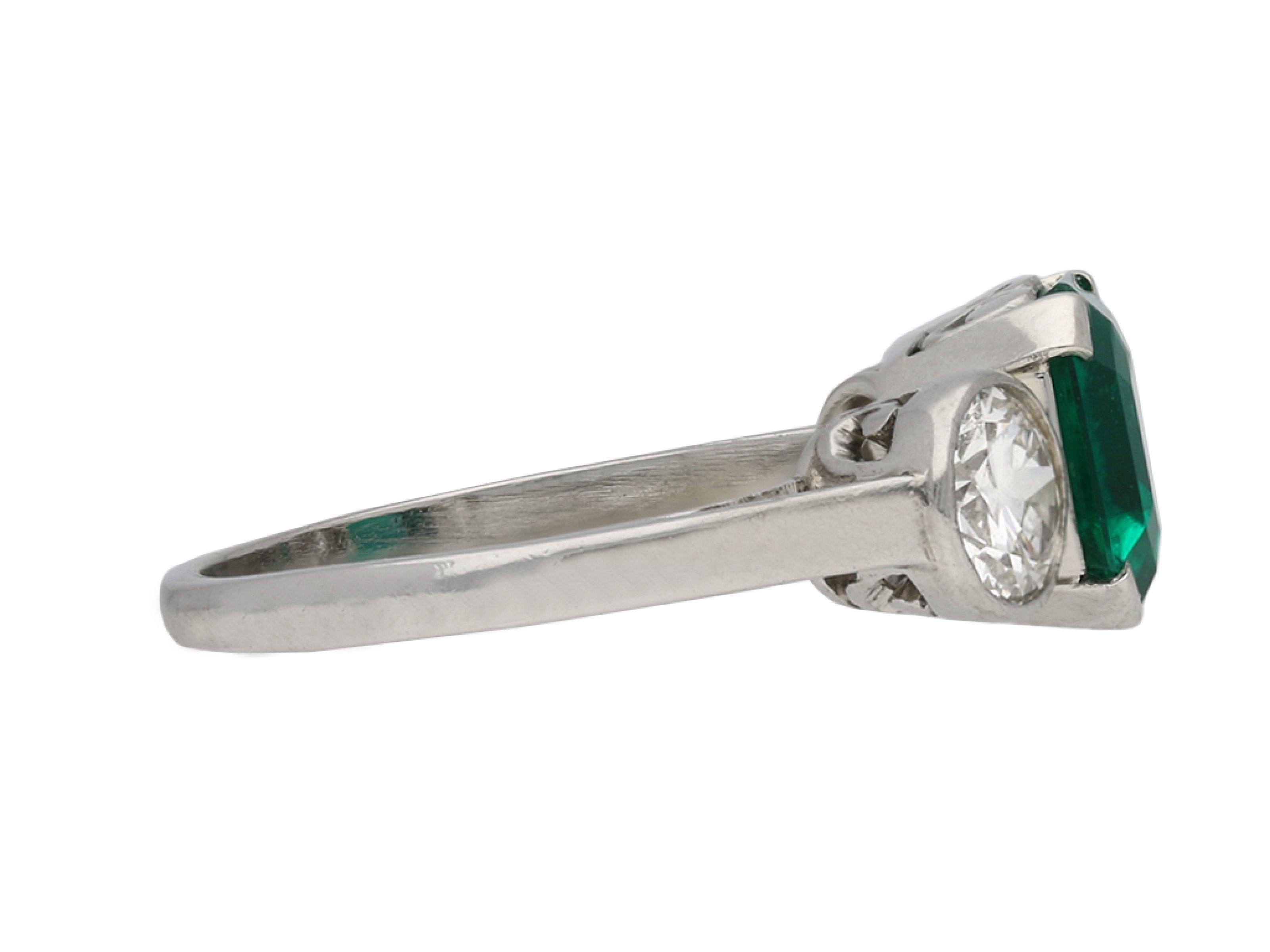 Art-Deco-Ring mit kolumbianischem Smaragd und Diamanten, französisch, um 1925 Damen im Angebot