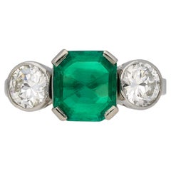 Art-Deco-Ring mit kolumbianischem Smaragd und Diamanten, französisch, um 1925