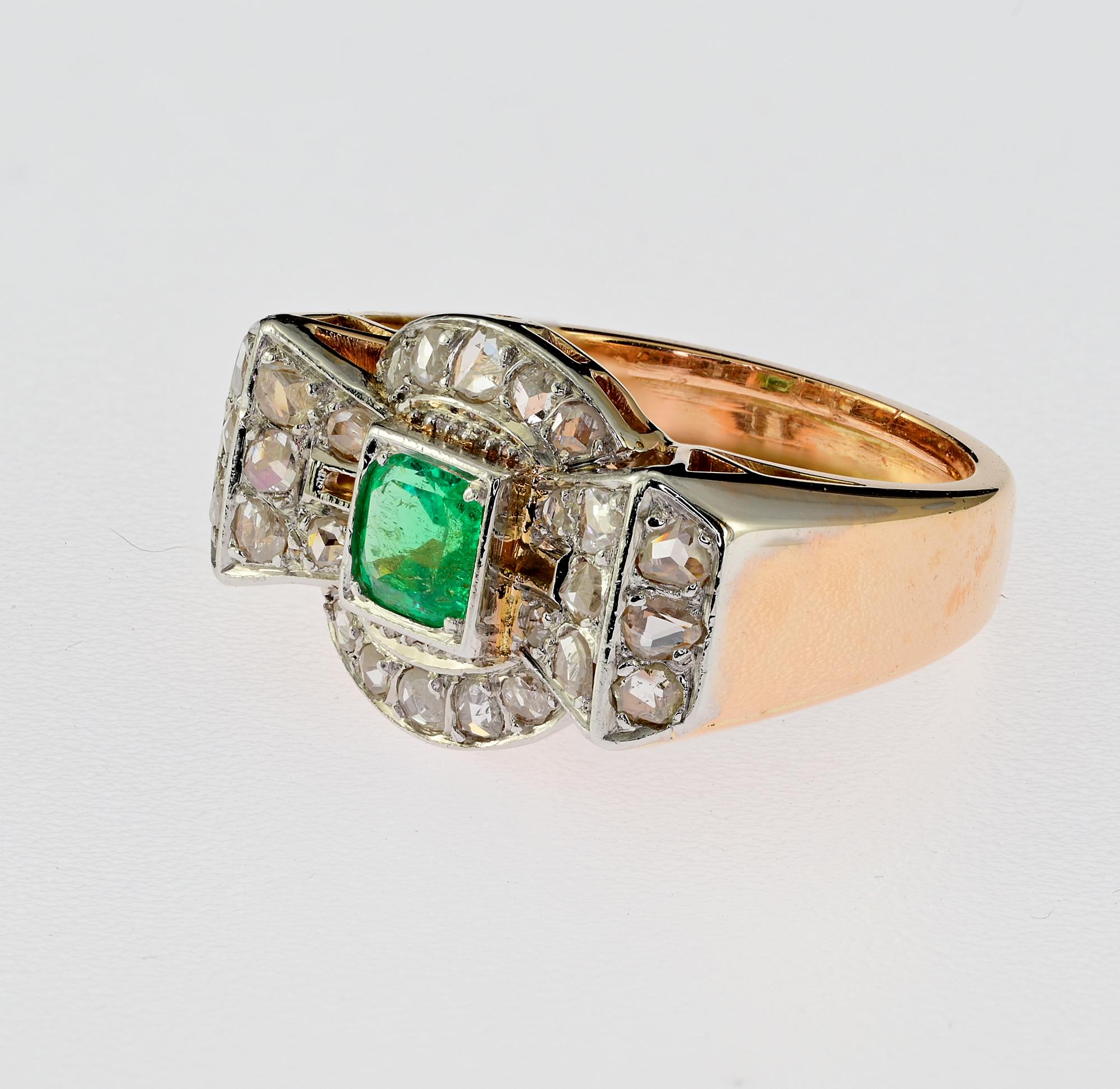 Art Deco Colombian Emerald Diamond Bow Ring In Good Condition For Sale In Napoli, IT