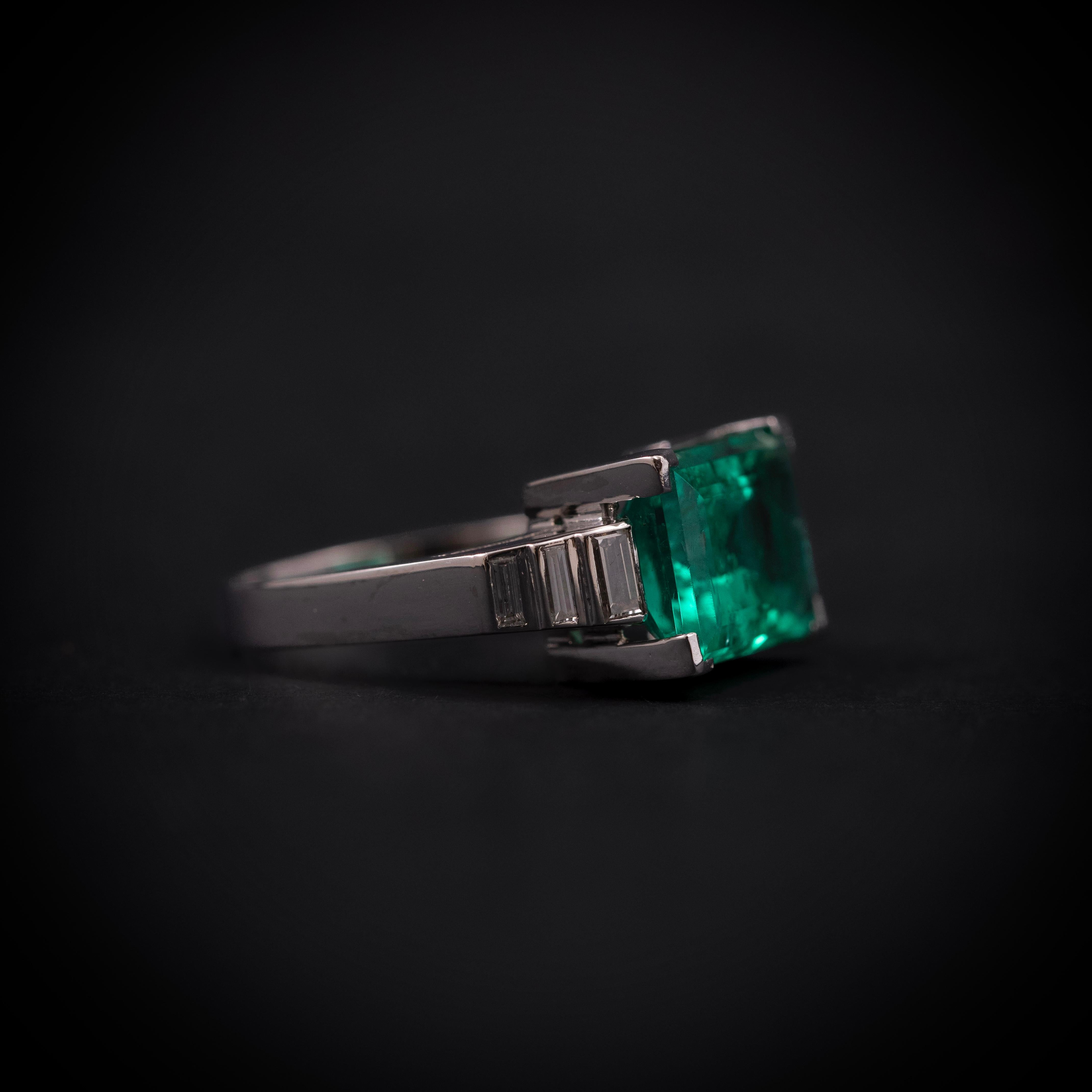 Women's or Men's Art Deco Colombian Emerald Diamond Engagement Cocktail Ring Platinum 1930s