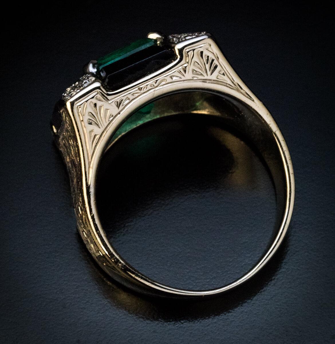 Art Deco Colombian Emerald Diamond Onyx Cocktail Ring For Sale 1