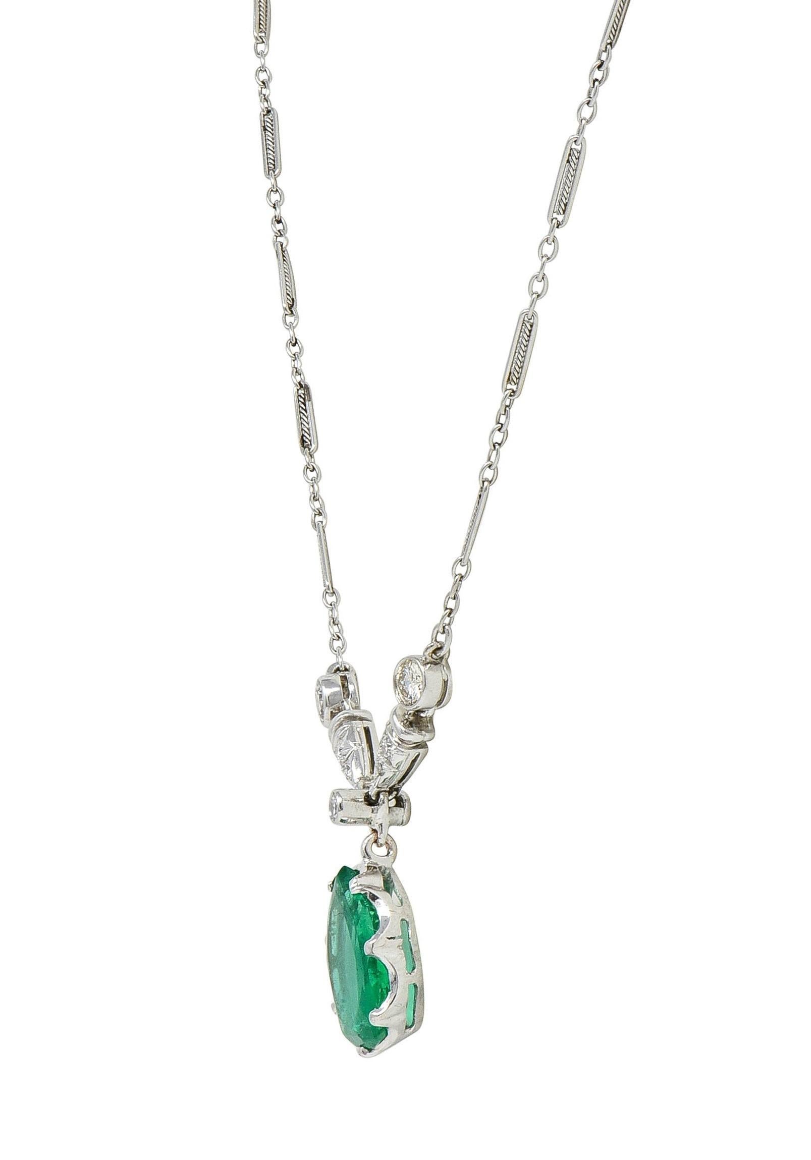 Art Deco Colombian Emerald Diamond Platinum 18 Karat Gold Vintage Drop Necklace In Excellent Condition For Sale In Philadelphia, PA