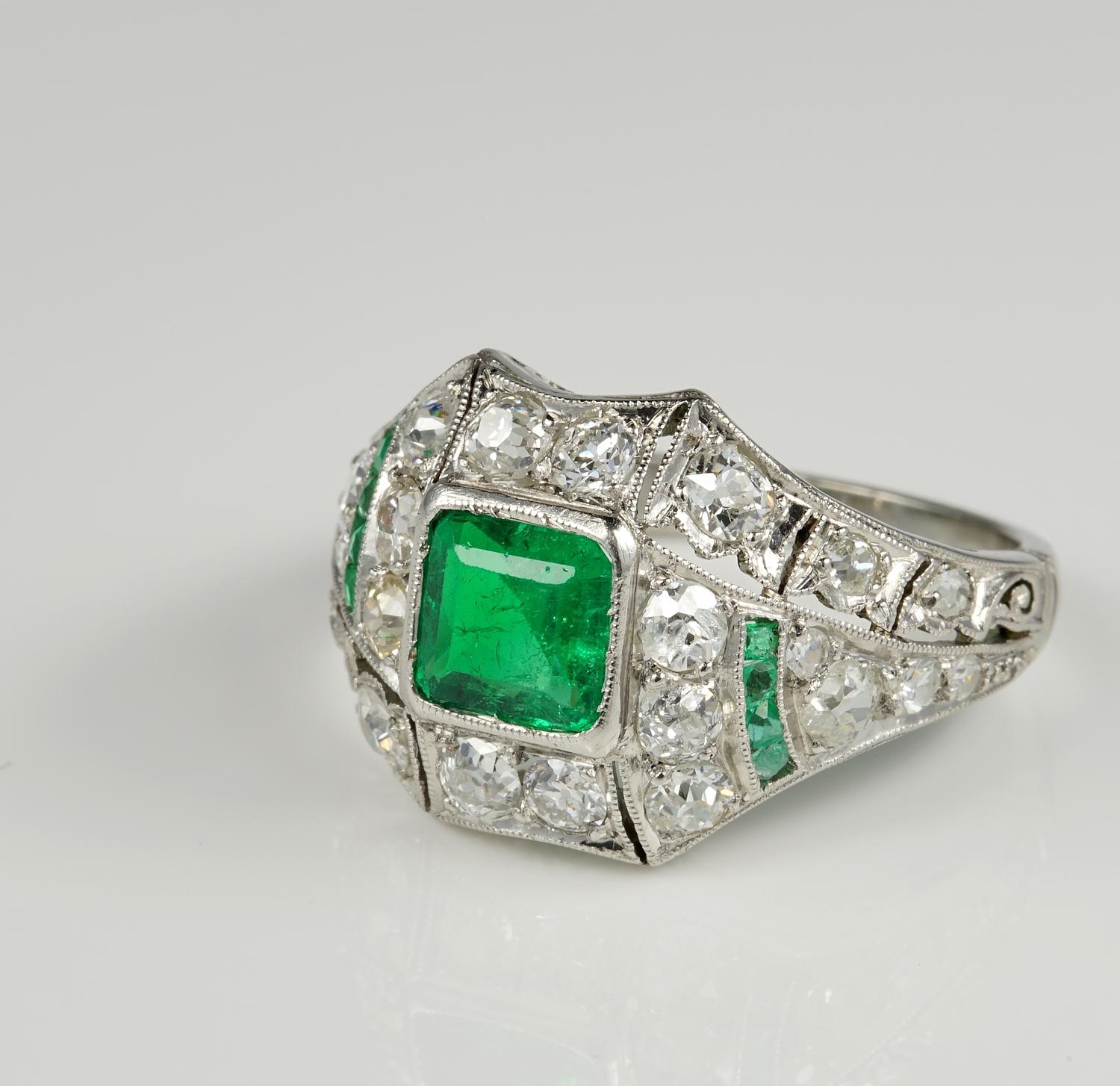 Art Deco Colombian Emerald Diamond Platinum Rare Ring In Fair Condition For Sale In Napoli, IT