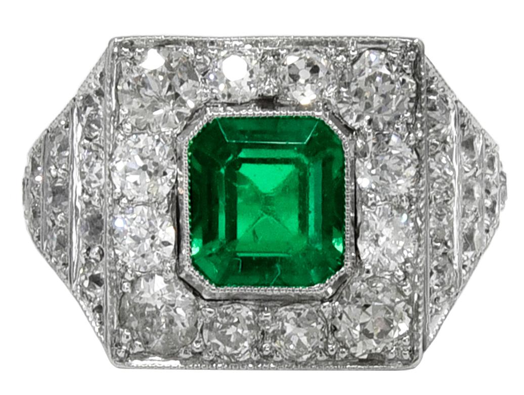 Art Deco Colombian Emerald and Diamond Ring In Excellent Condition In New York, NY