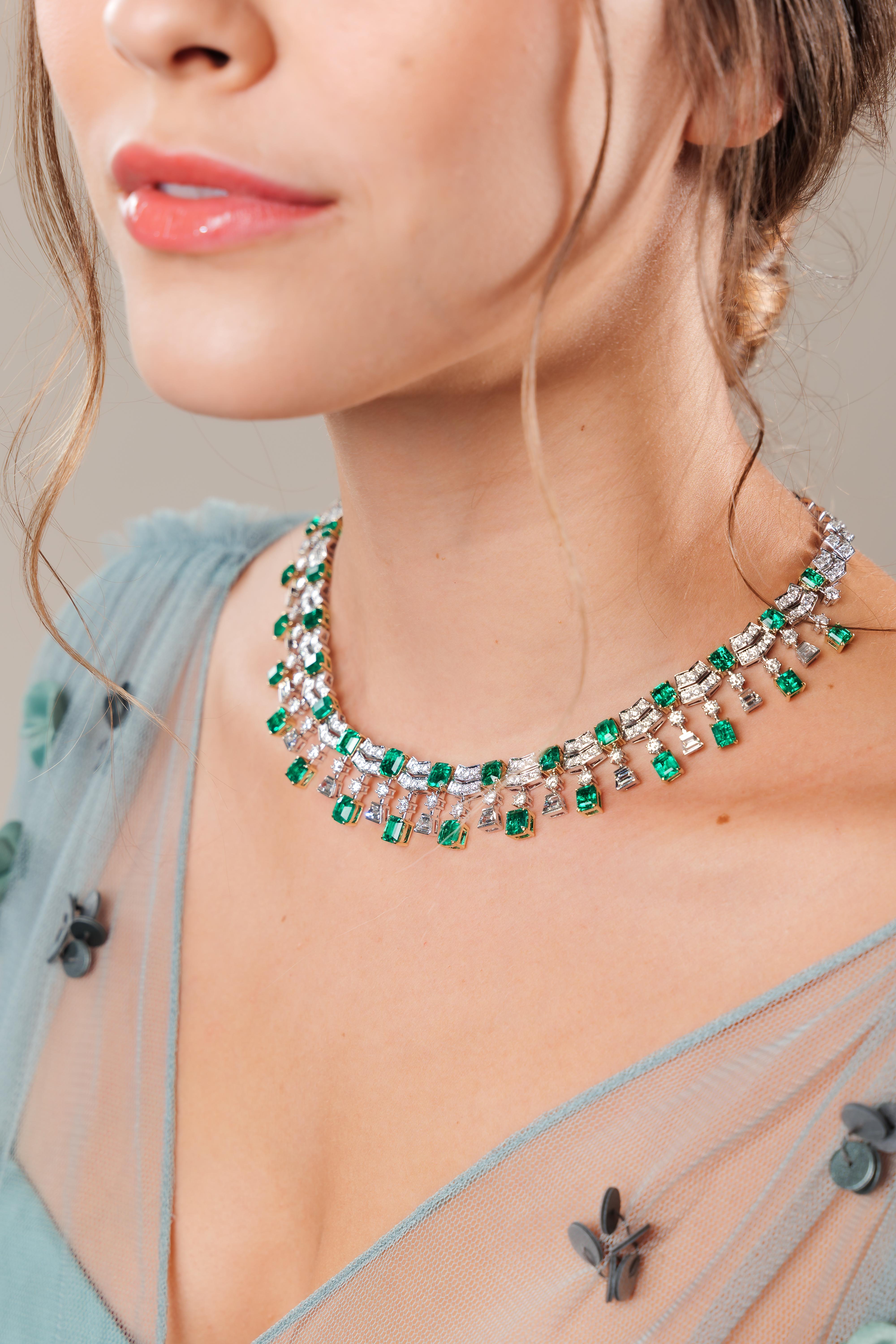 Kolumbianischer Smaragd, Diamant-Halskette im Art-Déco-Stil aus 18 Karat Weiß- und Gelbgold Damen im Angebot