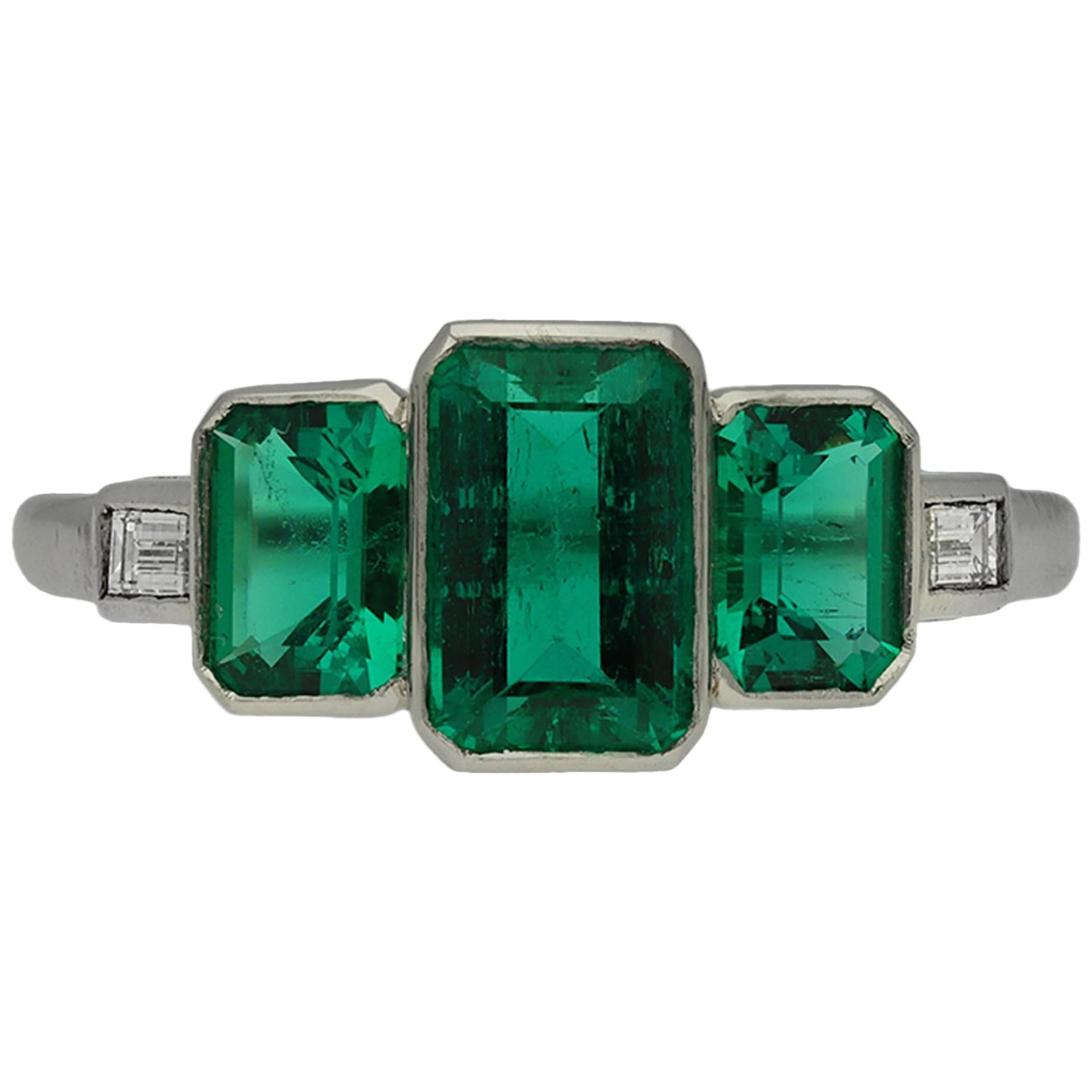 Art Deco Colombian Emerald Three-Stone Ring, circa 1920