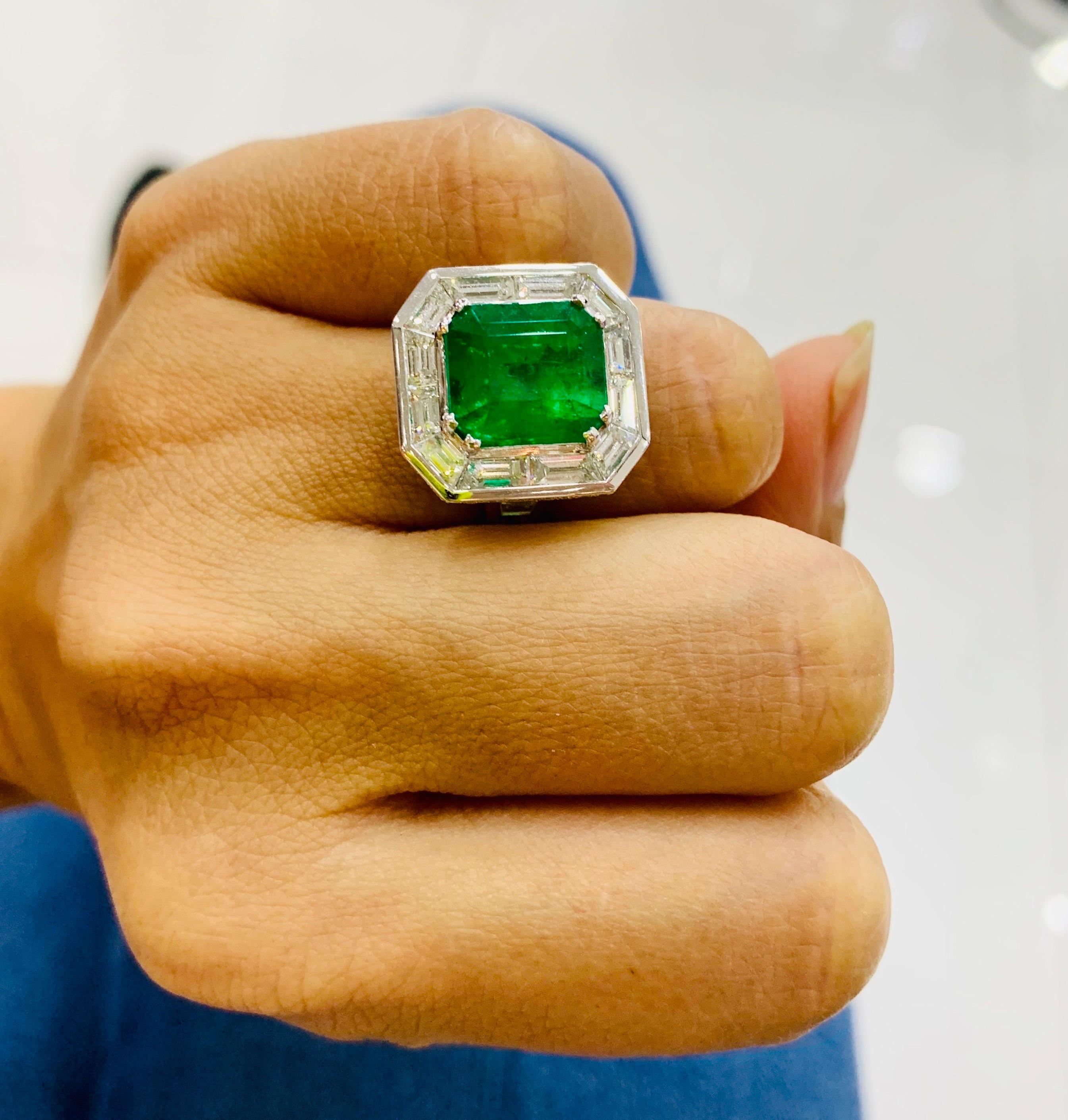 Bague Art déco Columbian Emerald and Diamond Pour femmes en vente