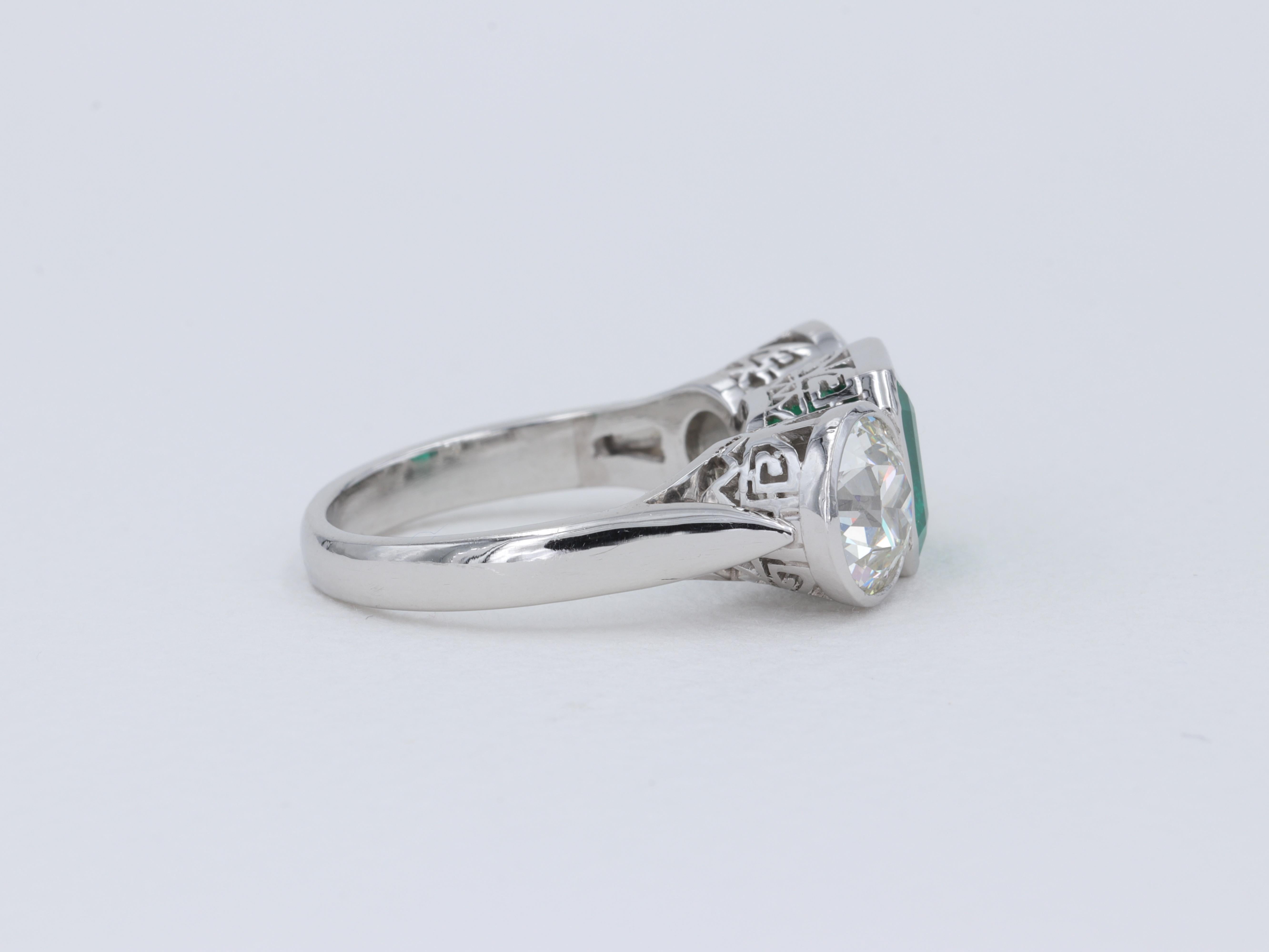 Art Deco Colombian Emerald and Old European Cut Diamond 3 Stone Ring in Platinum In Excellent Condition For Sale In Tampa, FL
