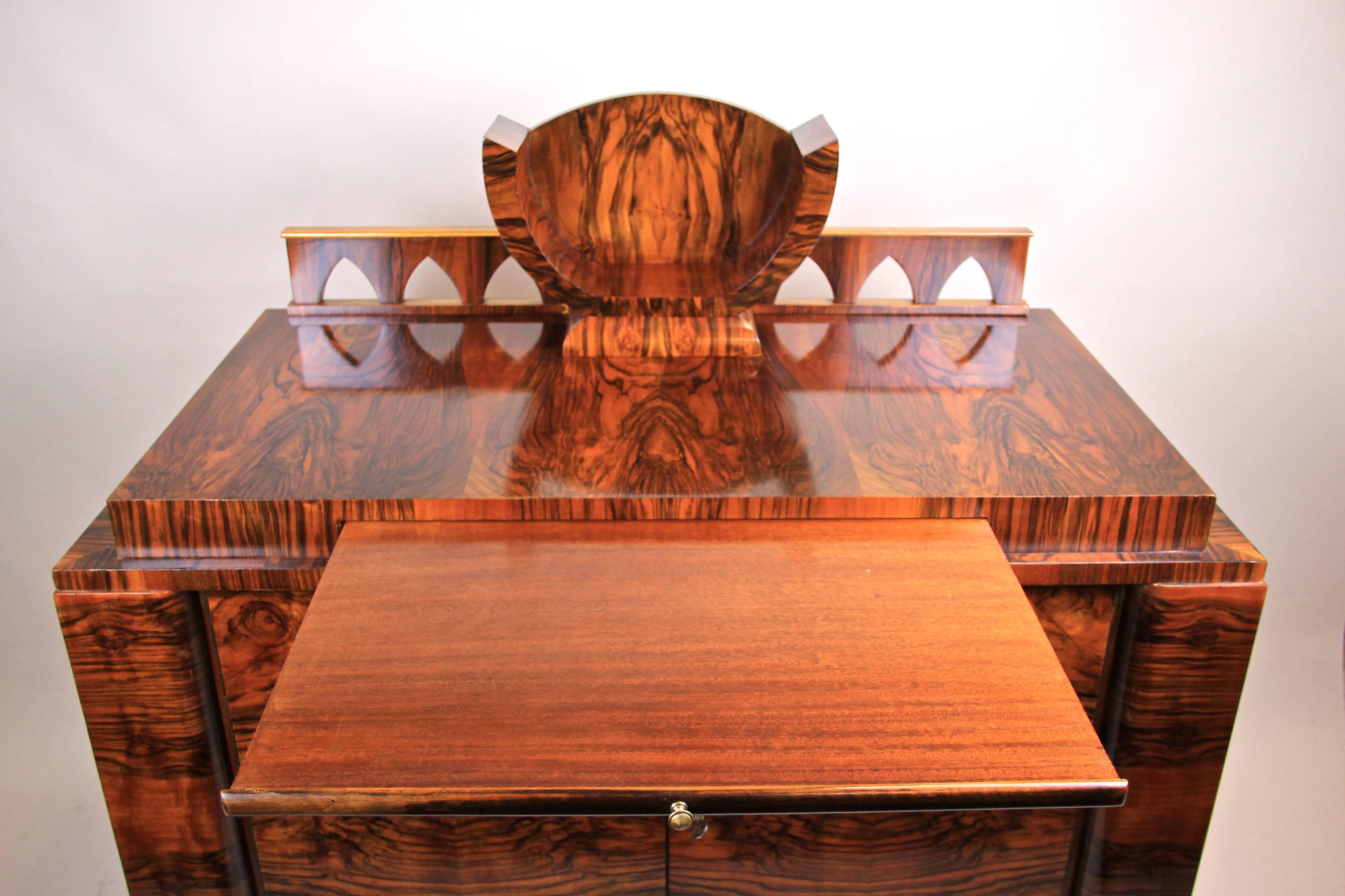 Art Deco Commode Sideboard Nut Wood, Austria, circa 1925 In Good Condition In Lichtenberg, AT