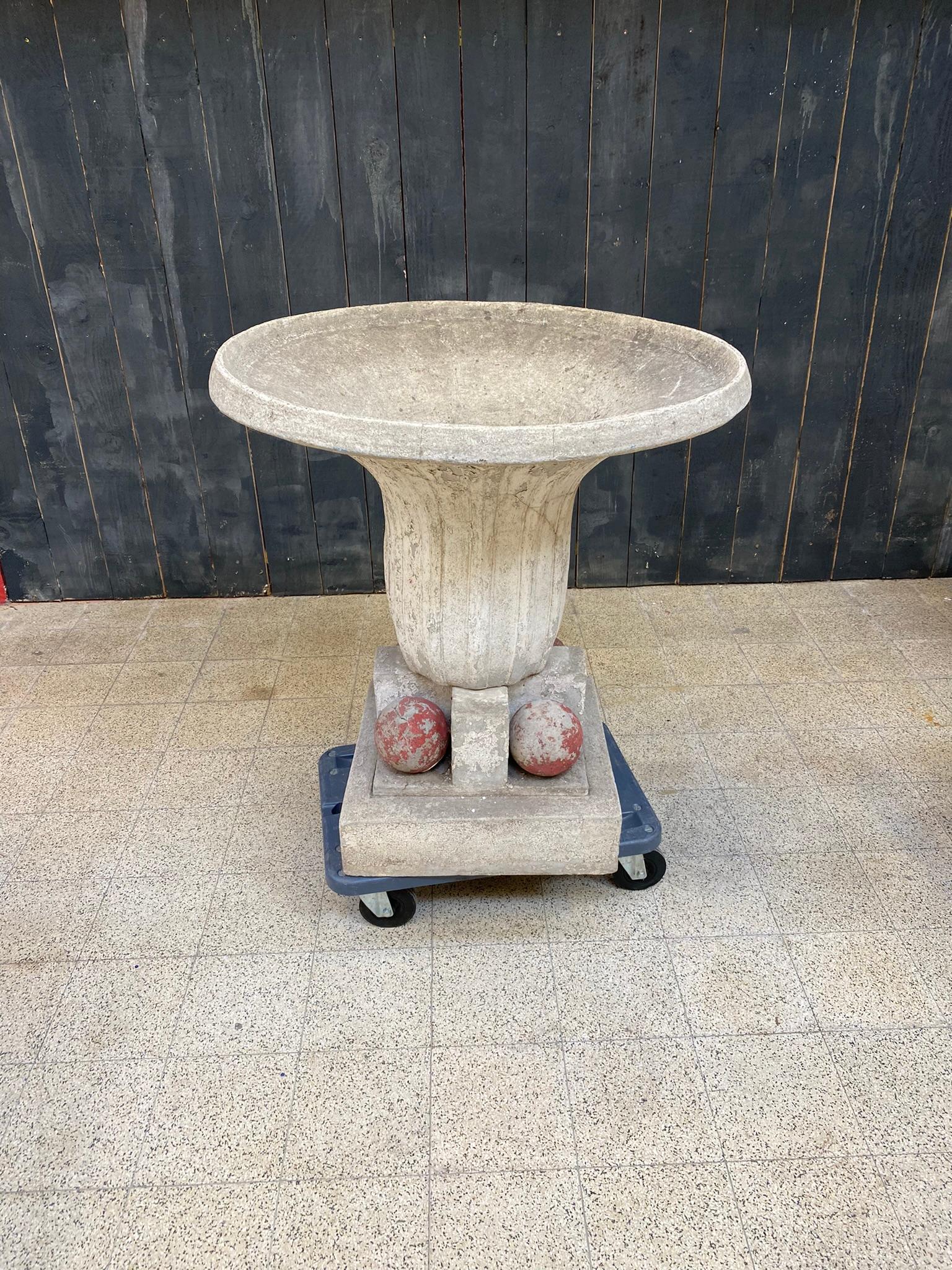 Art Deco concrete planter circa 1930
Although this planter is completely functional, there are numerous breakages (mainly on the balls), gaps and cracks;.
