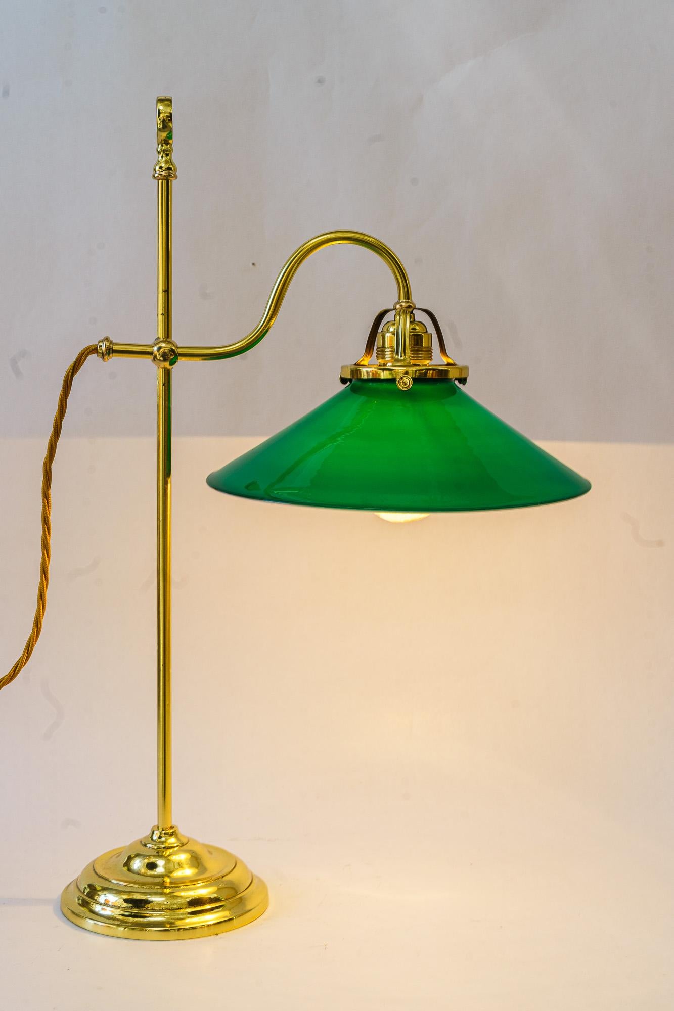 Lampe condor Art Déco avec abat-jour en verre antique d'origine viennoise des années 1920 en vente 3