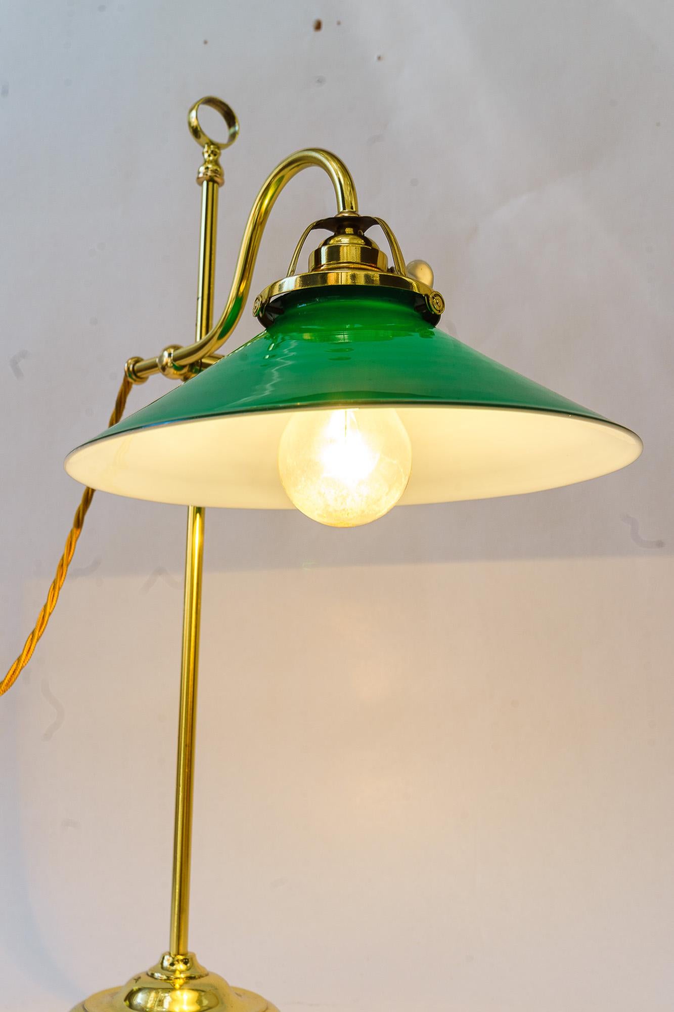 Lampe condor Art Déco avec abat-jour en verre antique d'origine viennoise des années 1920 en vente 5