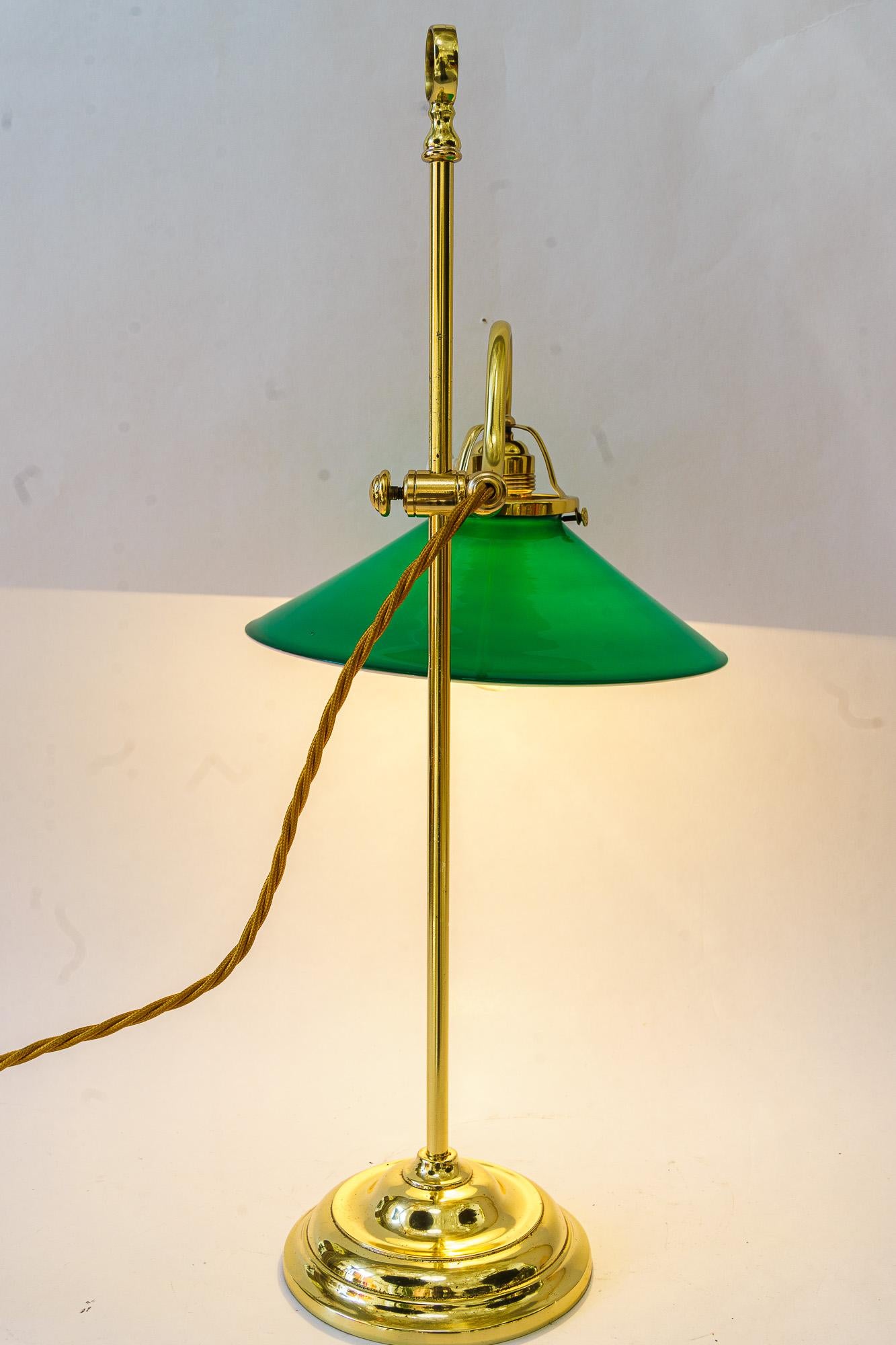 Lampe condor Art Déco avec abat-jour en verre antique d'origine viennoise des années 1920 en vente 7