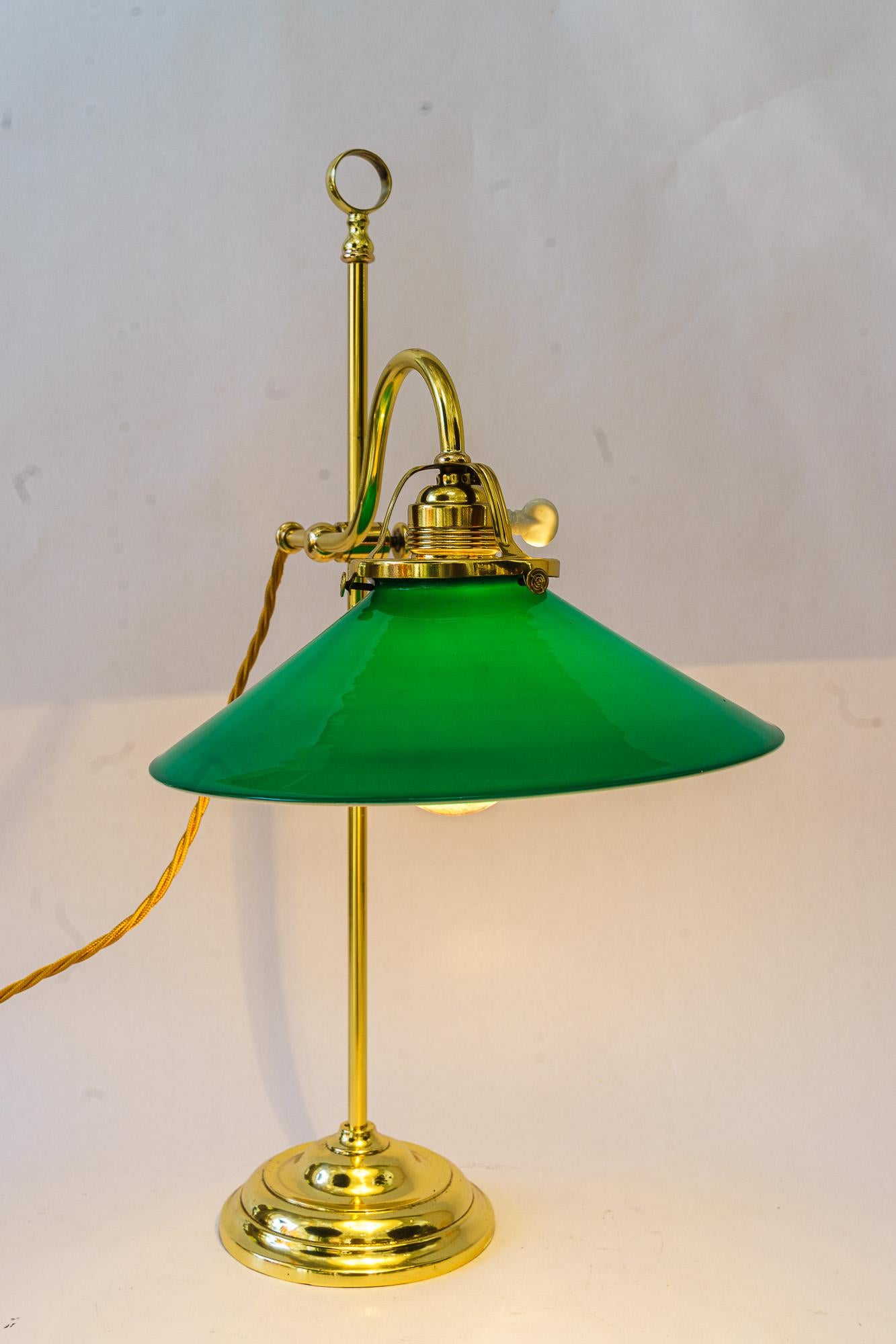 Lampe condor Art Déco avec abat-jour en verre antique d'origine viennoise des années 1920 en vente 8