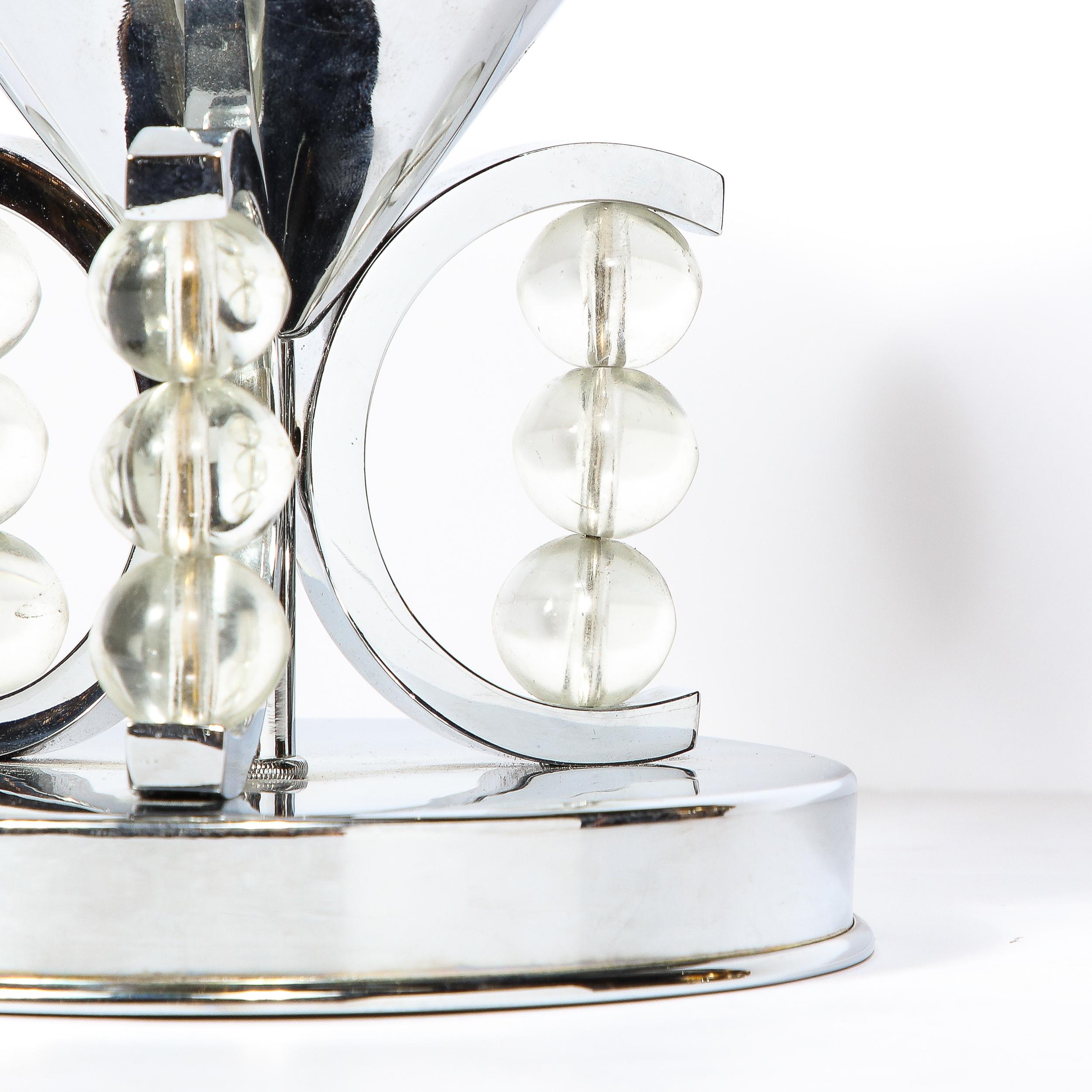 Américain Lampe de bureau conique Art Déco en chrome avec détails en forme de boule de verre empilée en vente