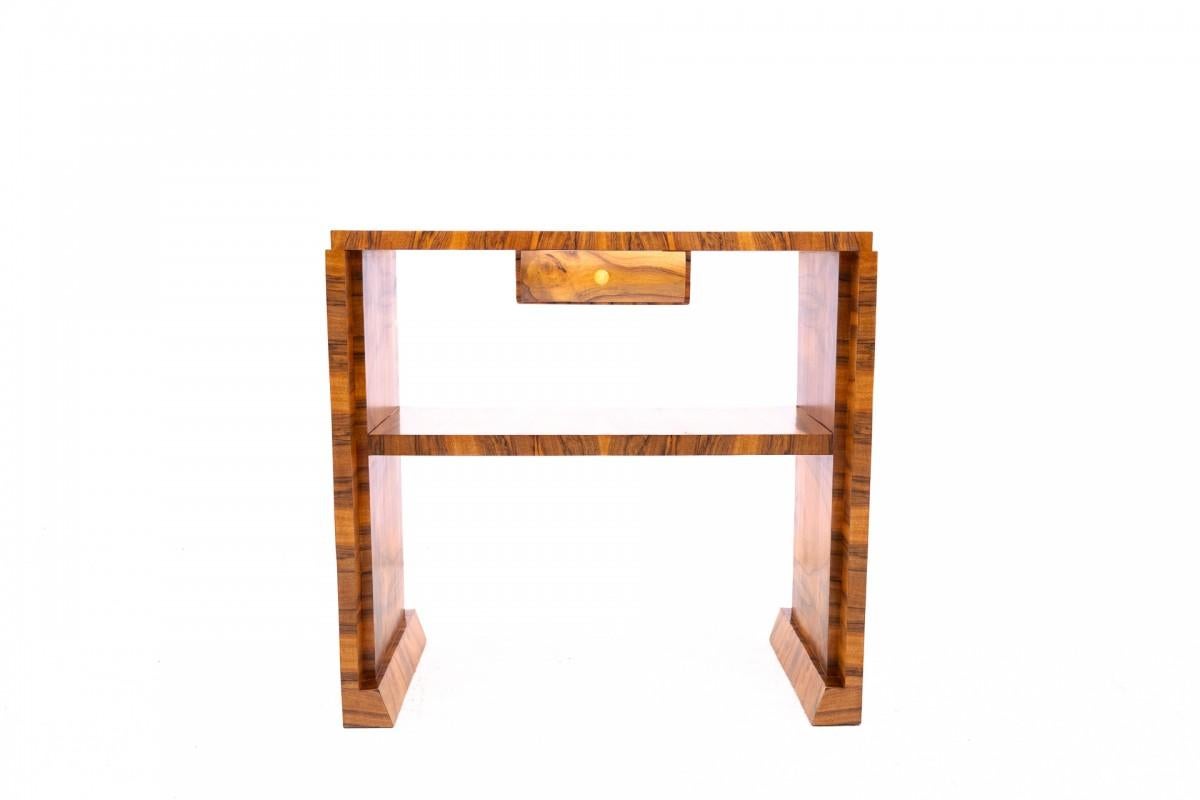 Console Art déco des années 1950, Pologne.

Dimensions : H 82 cm / L 92 cm / P 40 cm H 82 cm / L 92 cm / P 40 cm
