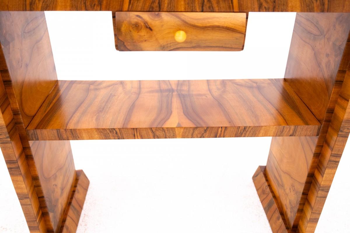 Noyer Console Art déco des années 1950, Pologne. en vente