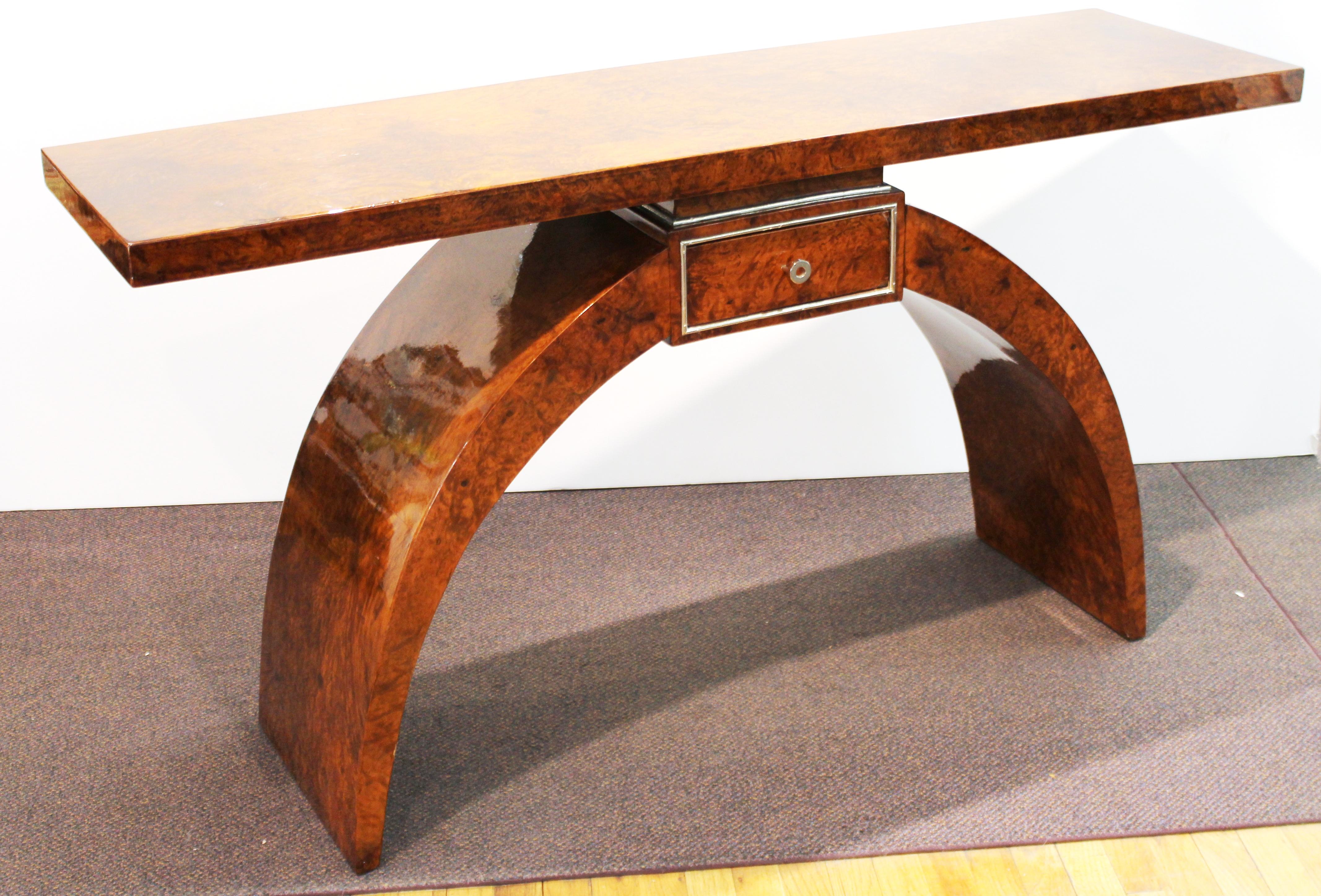 Art Deco style console or sideboard in burl wood veneer with arched base comprising a drawer with metal hardware. The piece is in great vintage condition with age-appropriate wear.