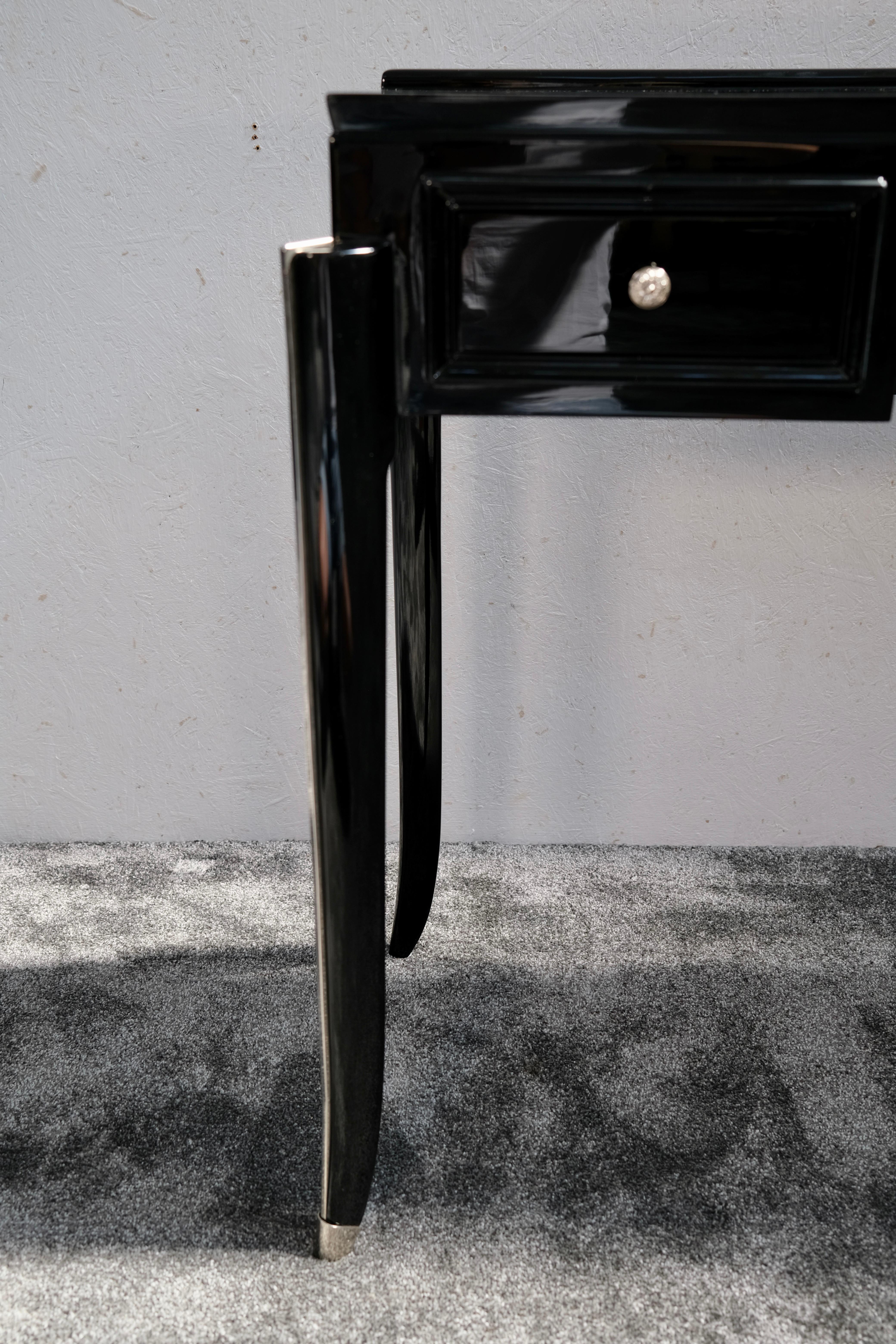 Art Deco Konsole oder Waschtisch in schwarzem Lack mit Metallverzierungen, 1930er Jahre (Mitte des 20. Jahrhunderts) im Angebot