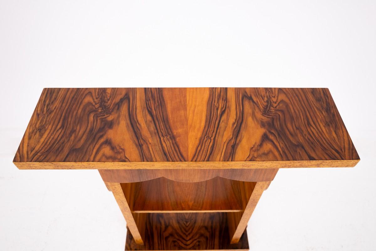 Walnut Art Deco console, Poland, mid-20th century. For Sale