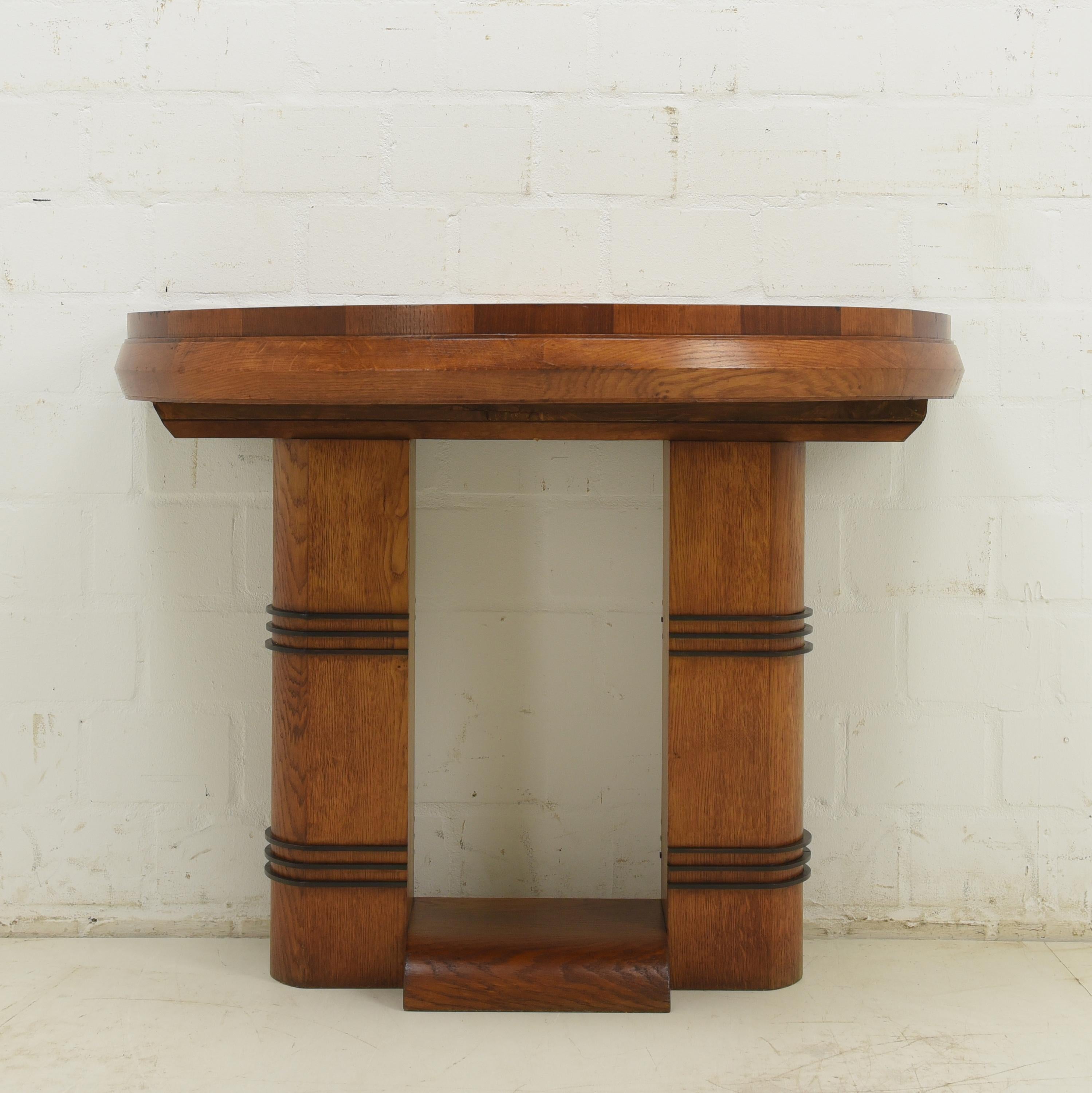 Console table restored Art Deco around 1930 wall table oak mahogany 1/2

Features:
Solid oak and mahogany
High quality
Radiating plate
Cool art deco design
Rare model
In another listing we offer an identical table

Additional