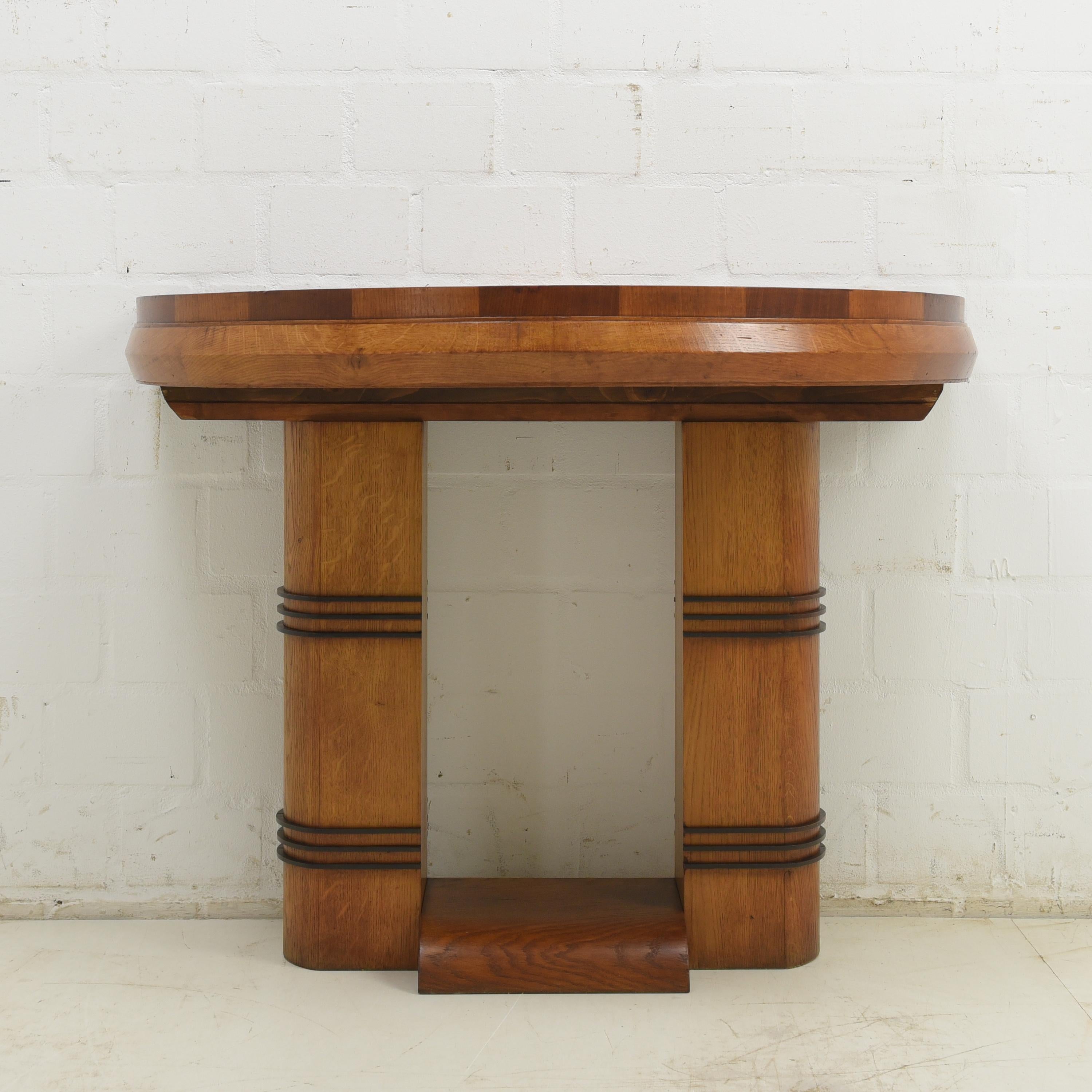 Console table restored Art Deco around 1930 wall table oak mahogany 2/2

Features:
Solid oak and mahogany
High quality
Radiating plate
Cool Art Deco design
Rare model
In another listing we offer an identical table

Additional