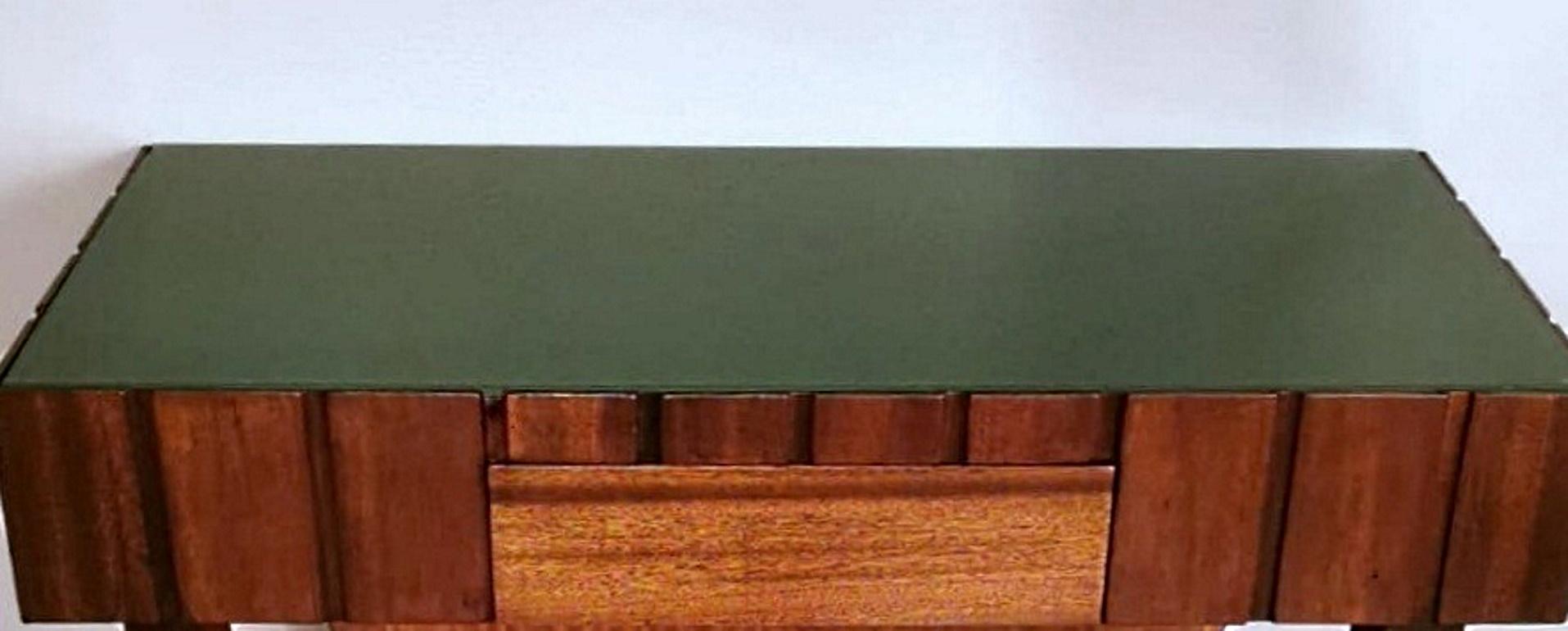 20ième siècle Table console Art Déco avec plateau en verre vert en vente