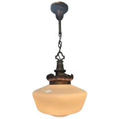 Lampada a sospensione a foglie d'acanto in rame Art Deco con globo scolastico opalino