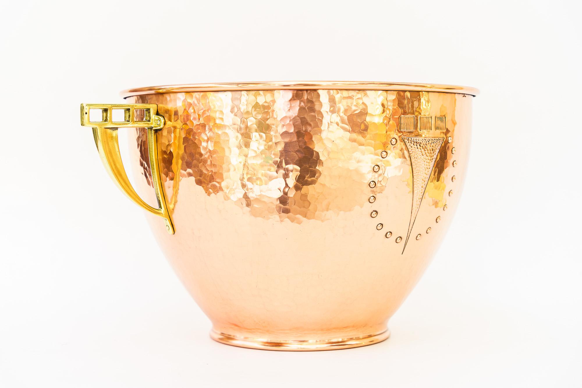 Art Deco Kupfer und Messing Palmtopf Wien um 1920er Jahre (Lackiert) im Angebot