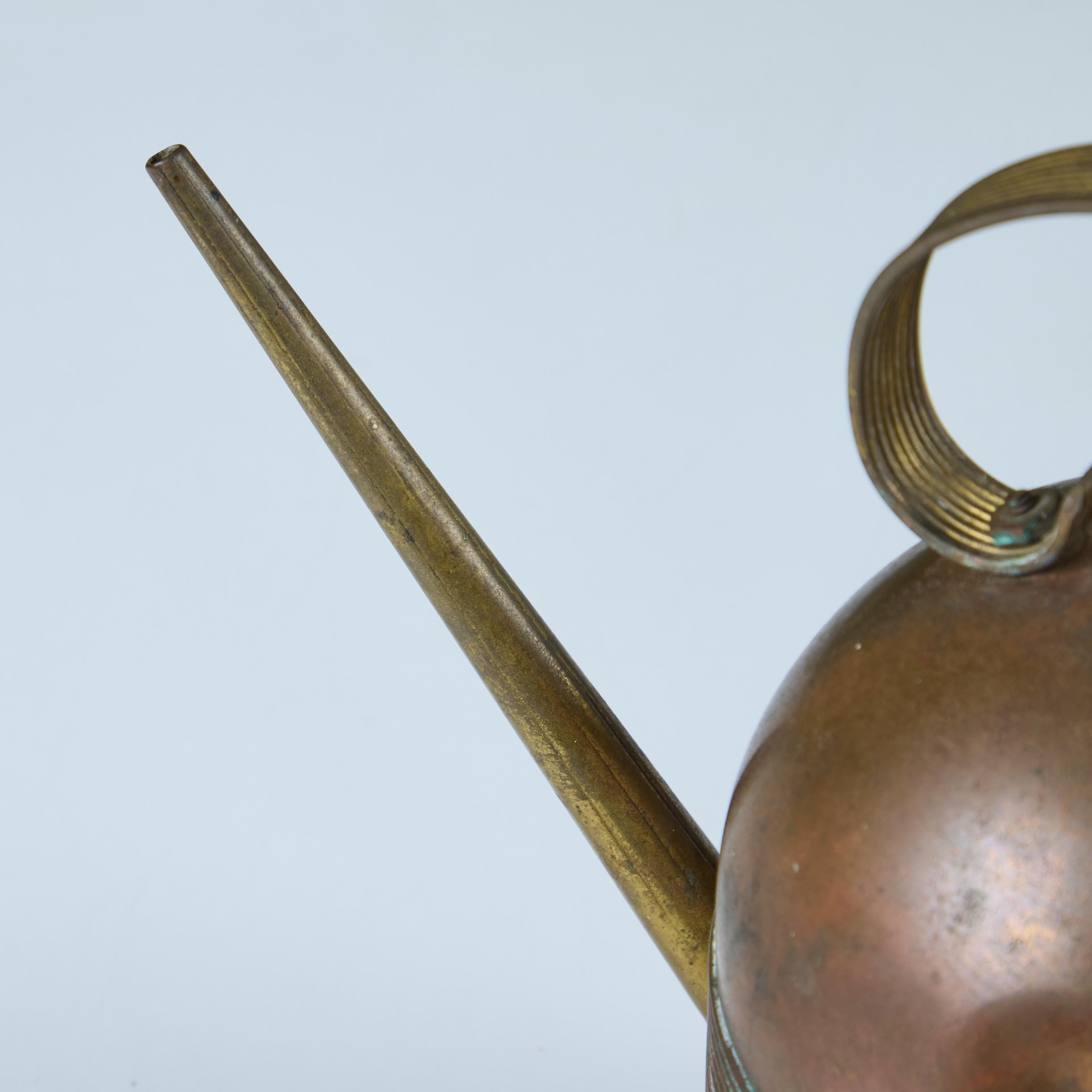 Annaffiatoio Art Deco in rame e ottone di Chase in vendita 4