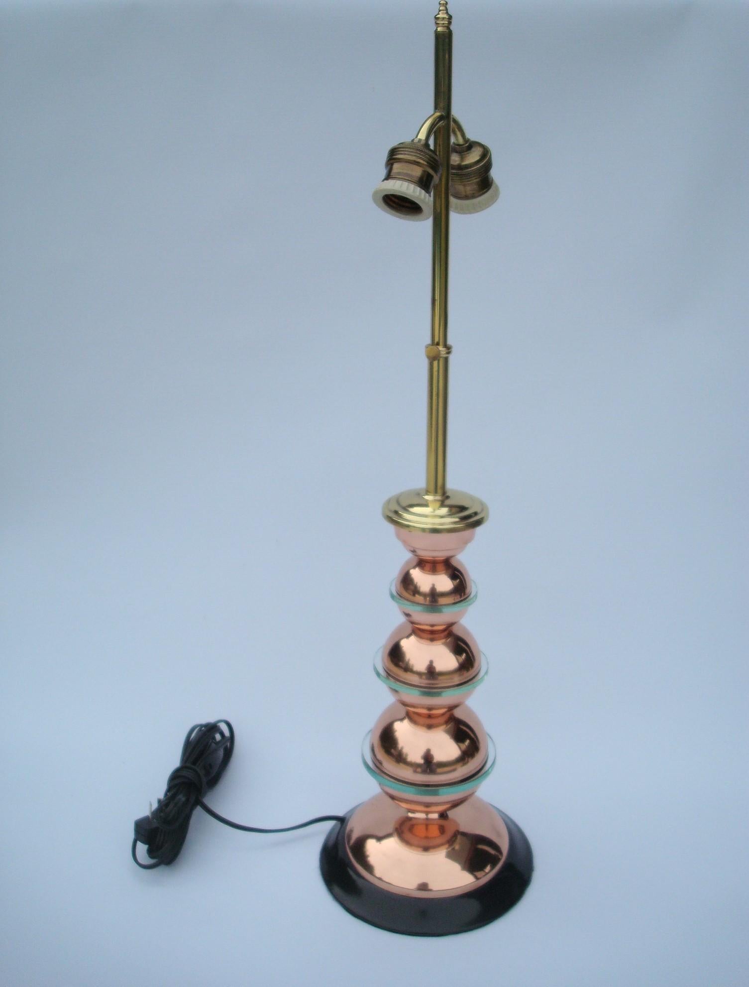Art Deco copper and glass table lamp 1940´s. In very good restored conditions.
Space style.