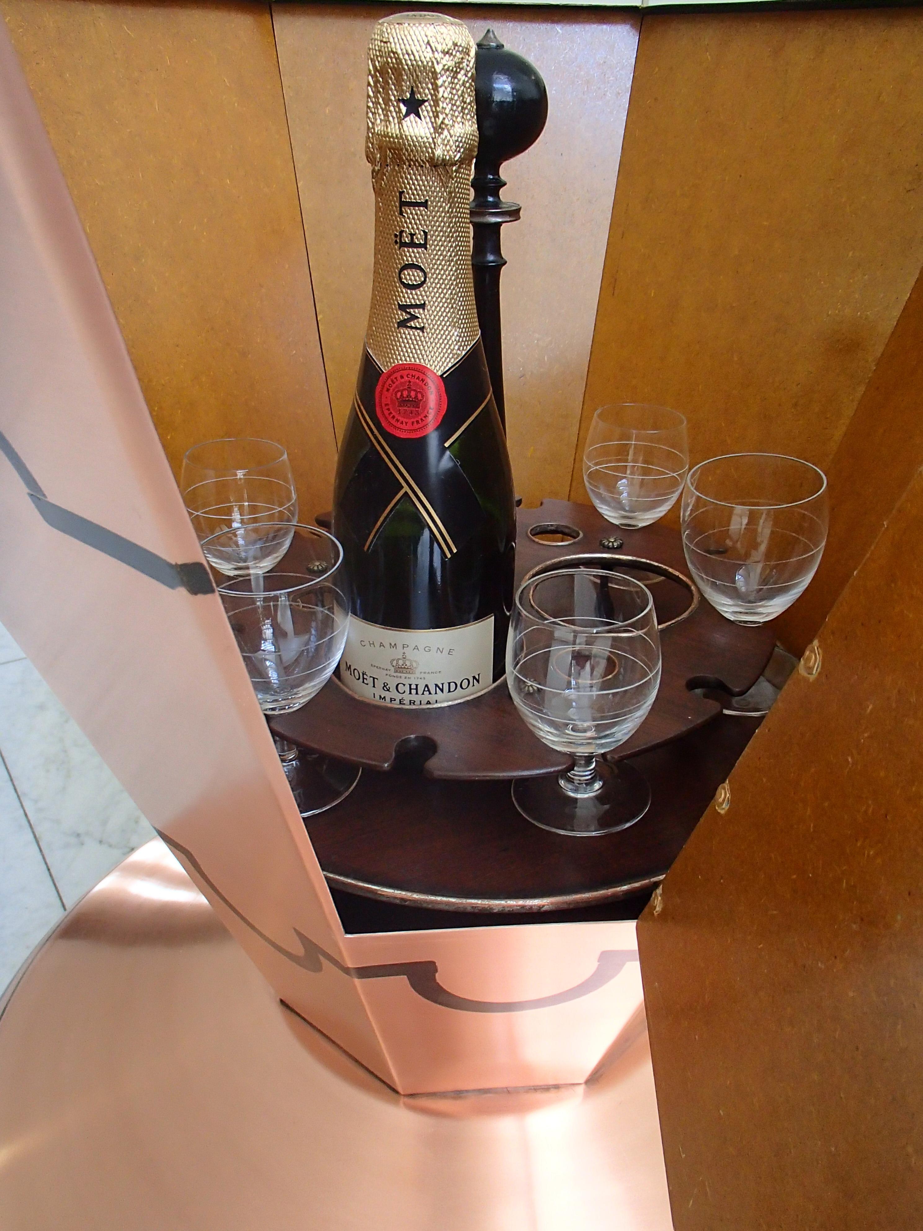 Table de bar Art Déco en cuivre sur roulettes avec plateau tournant à l'intérieur et plateau en verre en vente 3