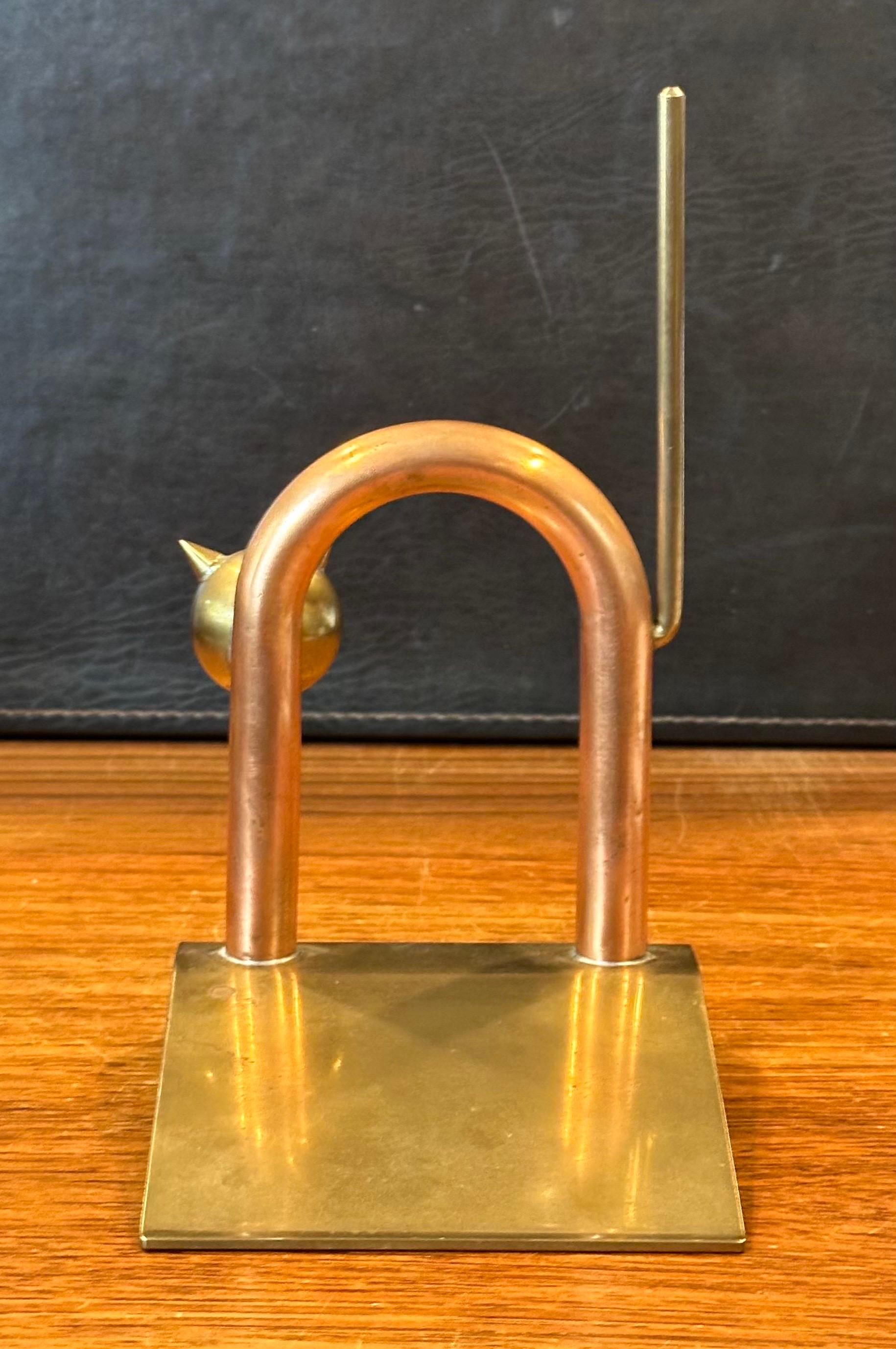 Stop-porte chat Art déco en cuivre et laiton de Walter Von Nessen pour Chase & Co. en vente 5