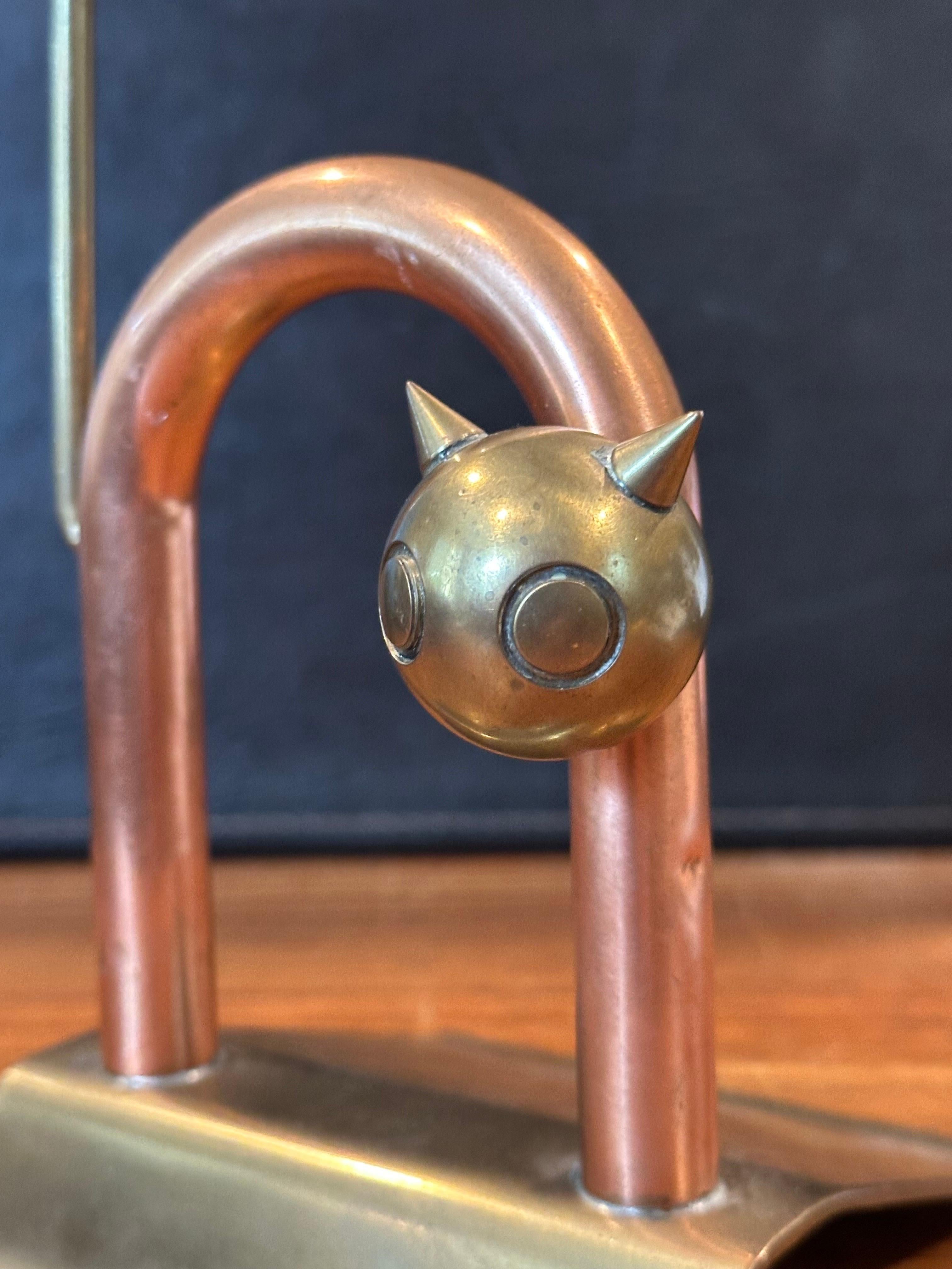 Stop-porte chat Art déco en cuivre et laiton de Walter Von Nessen pour Chase & Co. en vente 7
