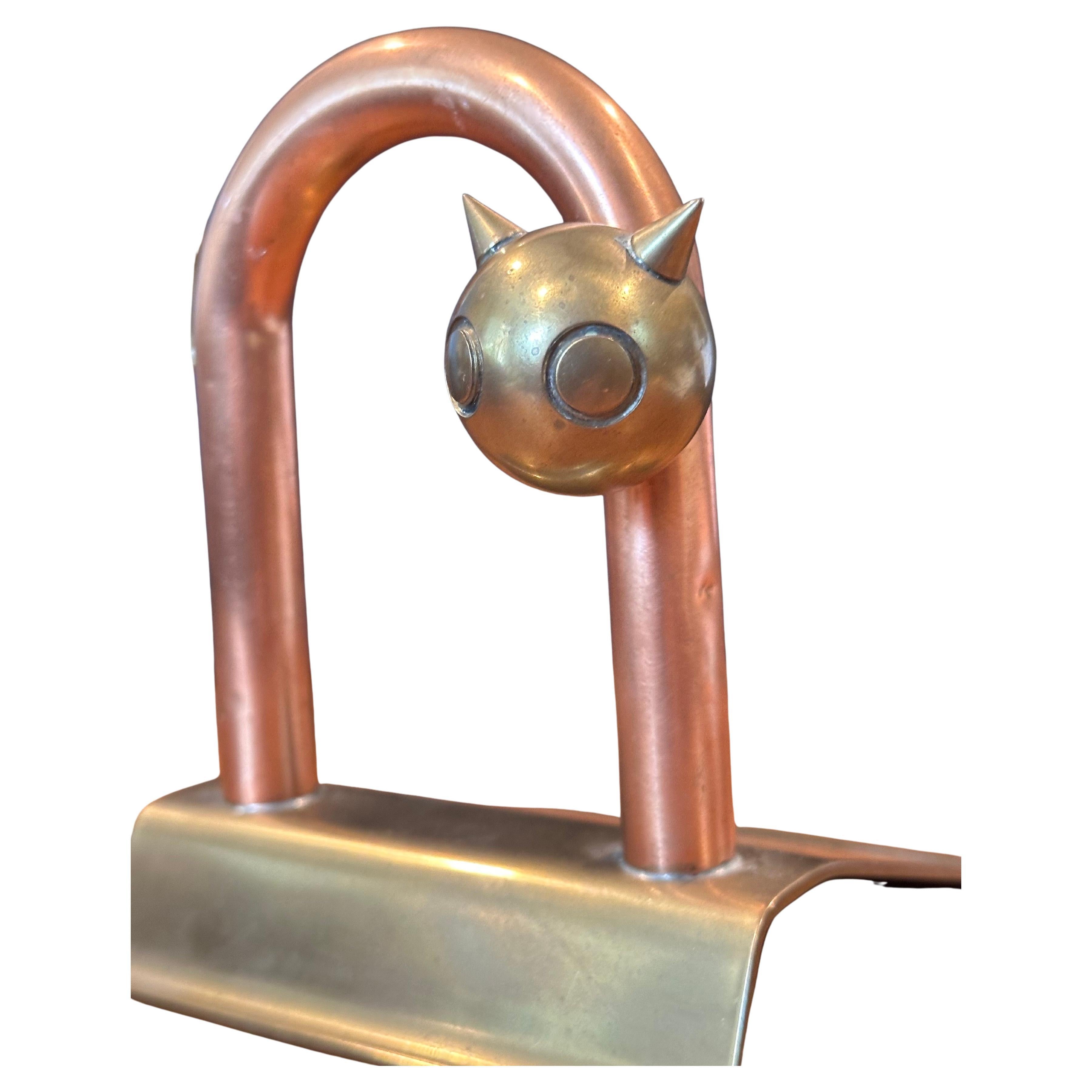 Stop-porte chat Art déco en cuivre et laiton de Walter Von Nessen pour Chase & Co. Bon état - En vente à San Diego, CA