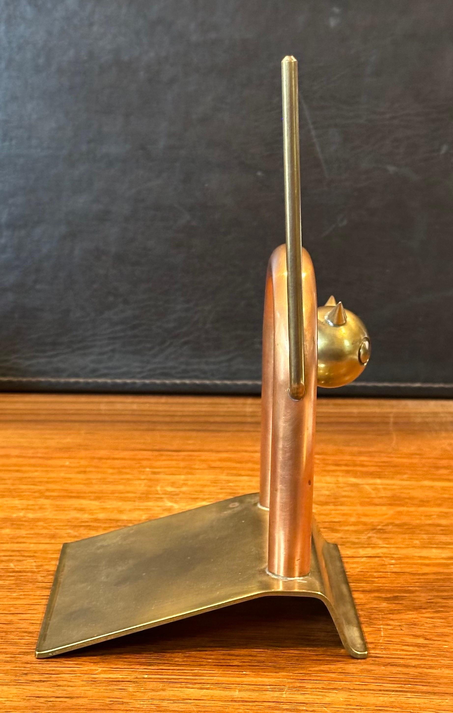 Stop-porte chat Art déco en cuivre et laiton de Walter Von Nessen pour Chase & Co. en vente 1