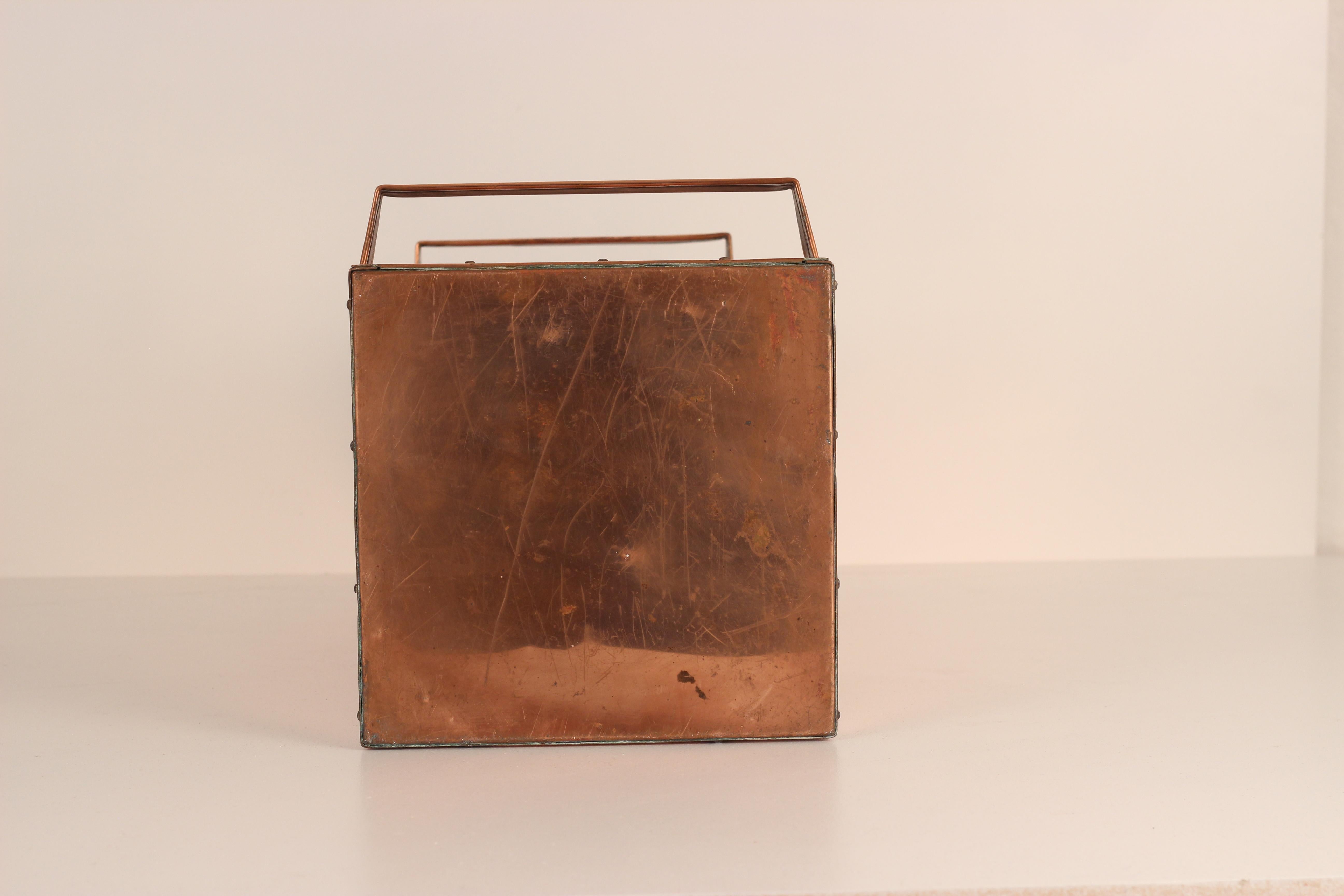 Art Deco Copper Coal Scuttle or Coal Fireside Bin Dating from the 1920’s 8