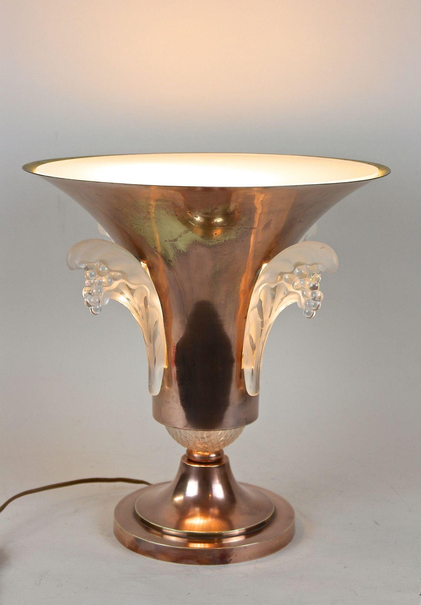 Art Deco Copper Table Lamp with Lalique Glass Elements, France, circa 1925 In Good Condition For Sale In Lichtenberg, AT