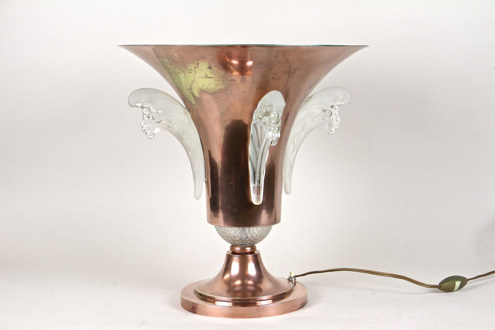 Art Deco Copper Table Lamp with Lalique Glass Elements, France, circa 1925 For Sale 1