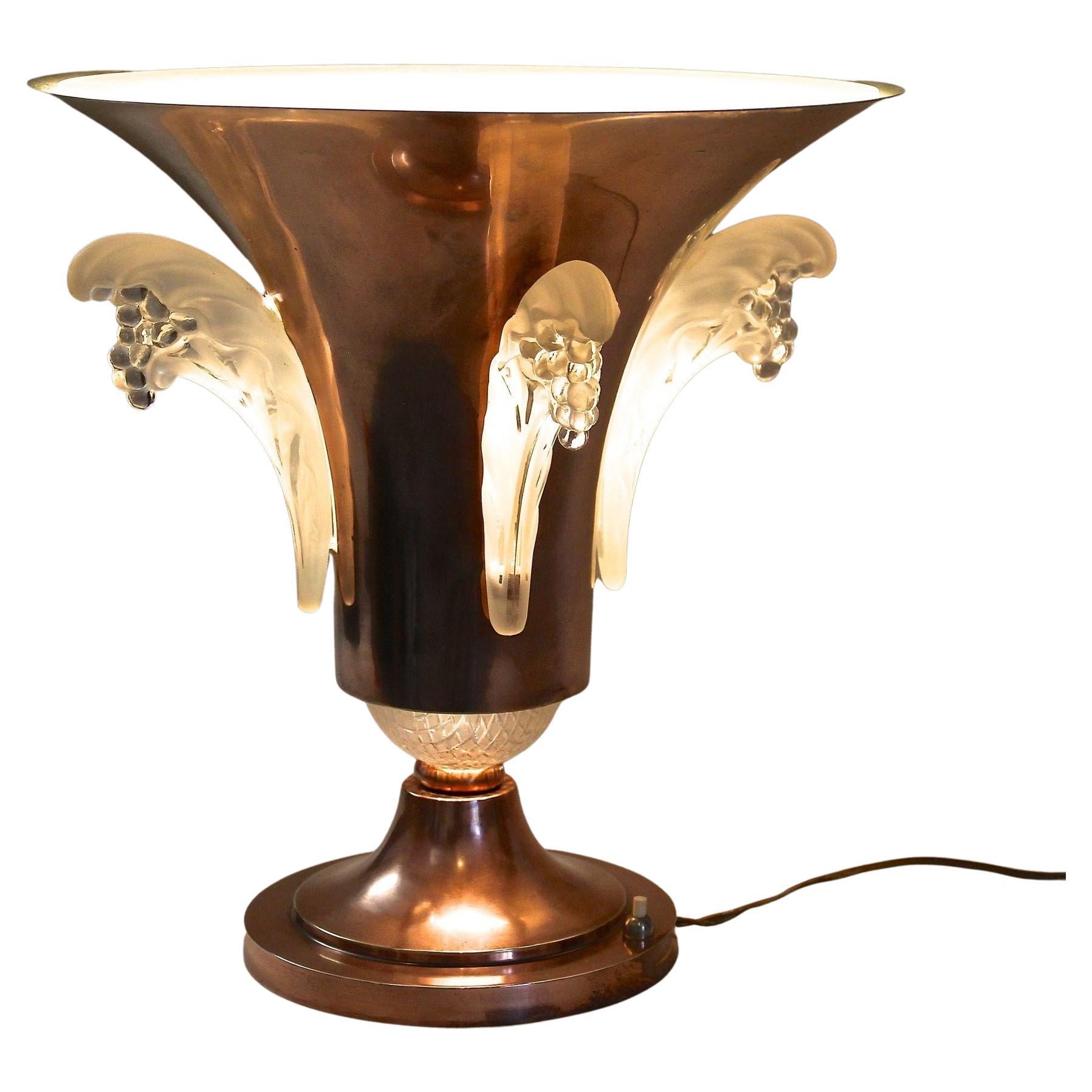 Art-Déco-Tischlampe aus Kupfer mit Lalique-Glaselementen, Frankreich, um 1925