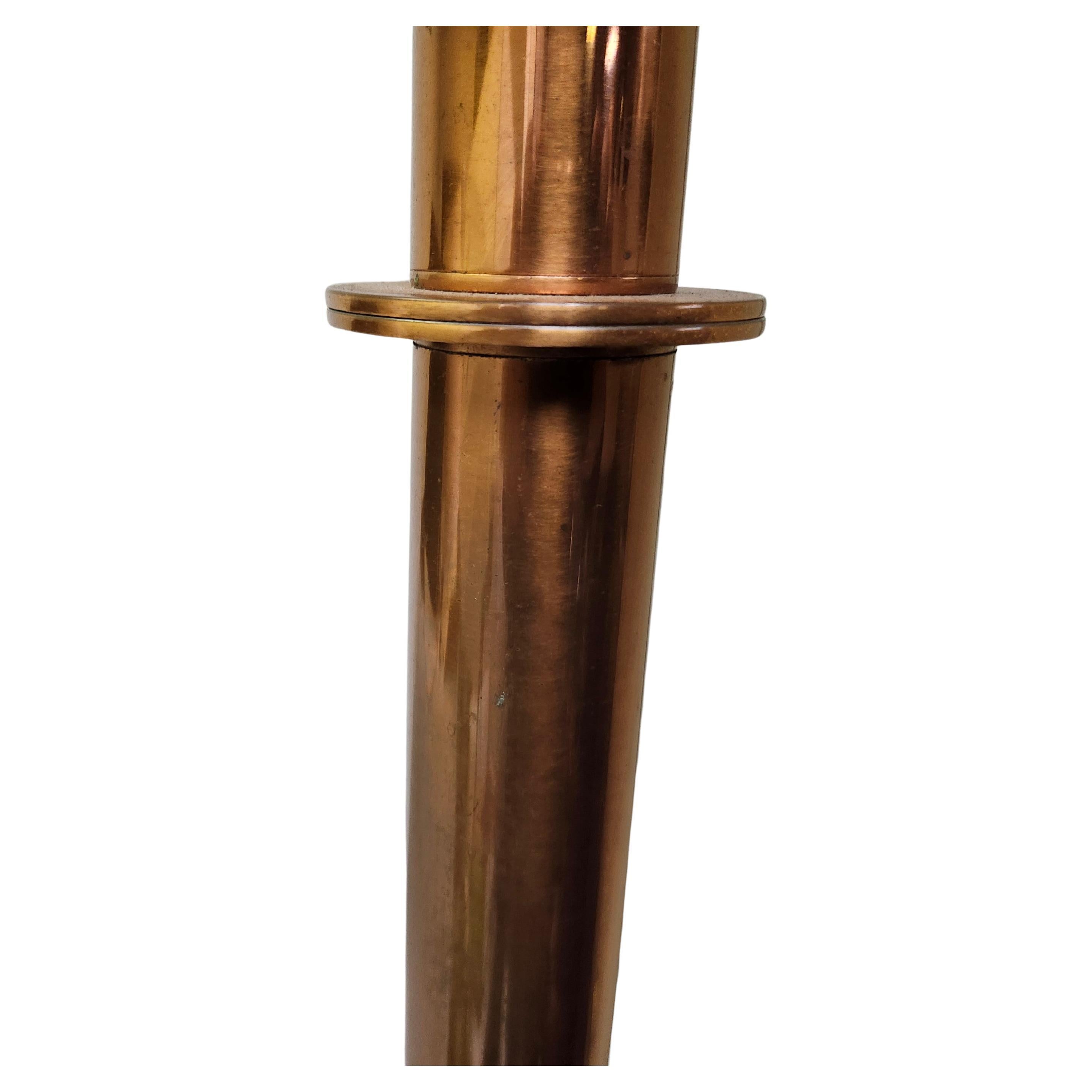 Espectacular lámpara de pie Art Decó Torchère de Gilbert Rohde para Mutual Sunset Lamp C1935.
Hermosa artesanía y diseño en esta colaboración. En estado original, con pátina envejecida pero sin abolladuras ni arañazos profundos. Mira todas las fotos