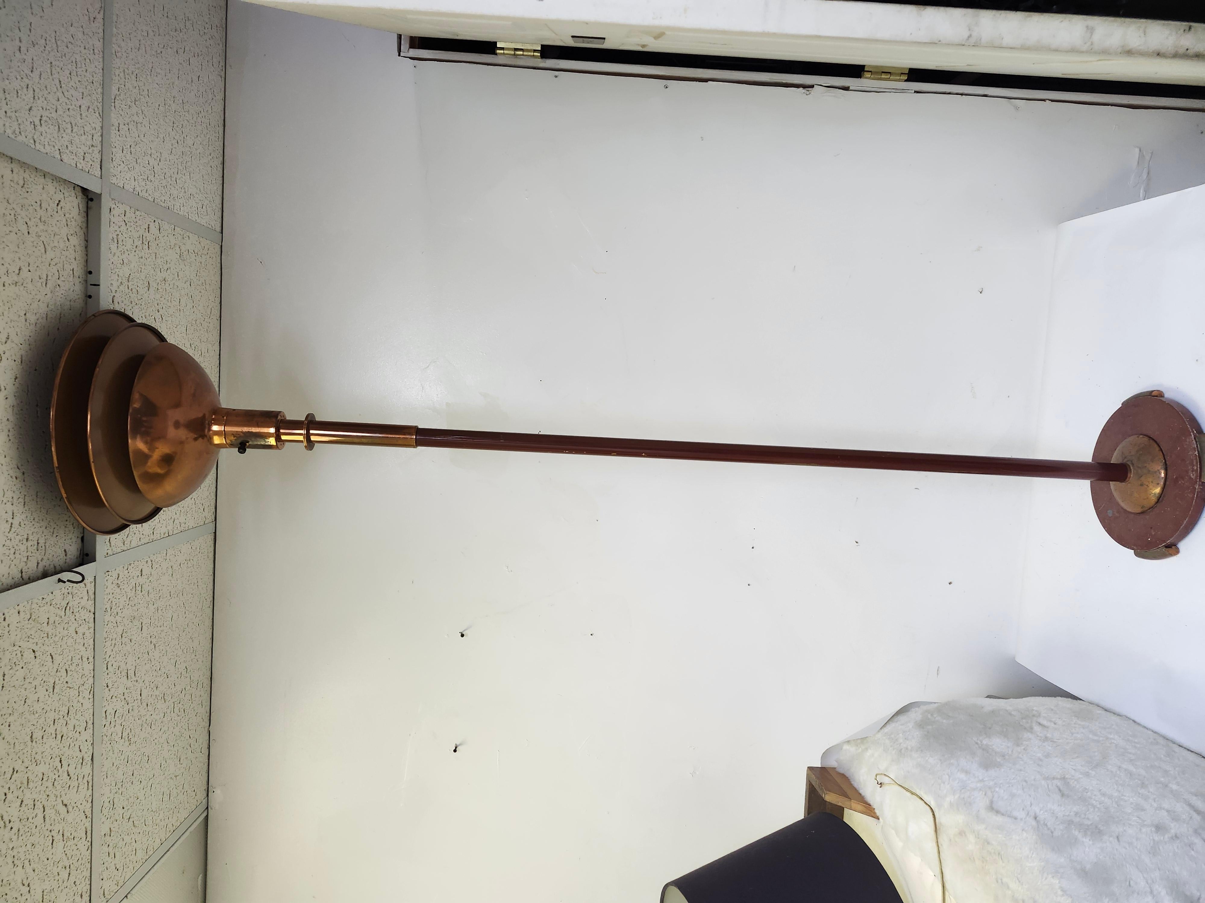 Lámpara de pie Art Déco de cobre en gradas Torchère de Gilbert Rohde para Sunset Lamp co. en venta 1