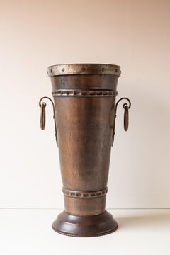 Porte-parapluies Art déco en cuivre, objet en cuivre martelé à la main, France, années 1940