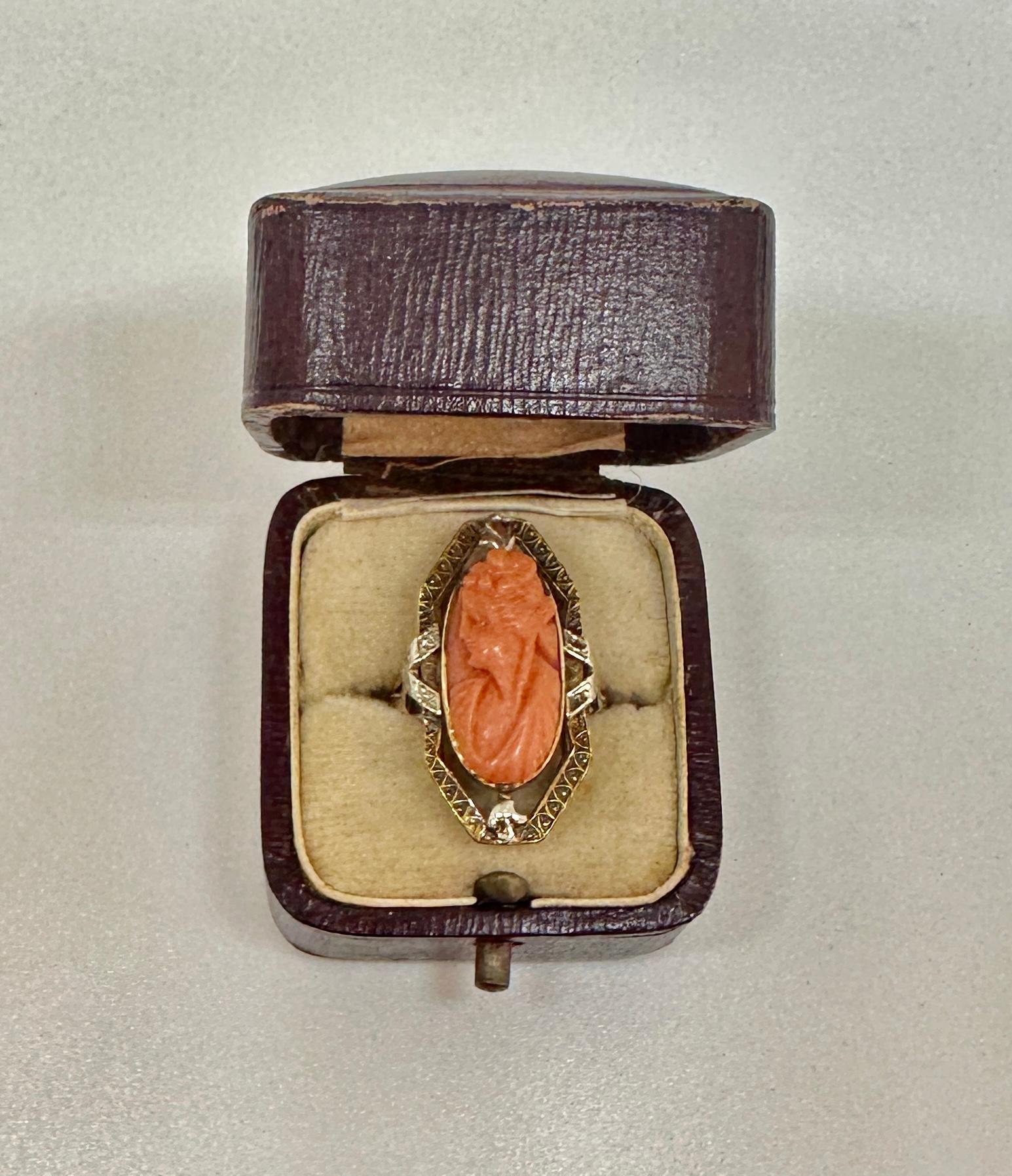 Victorien Bague déesse féminine camée Art Déco en or blanc et jaune antique néoclassique en vente