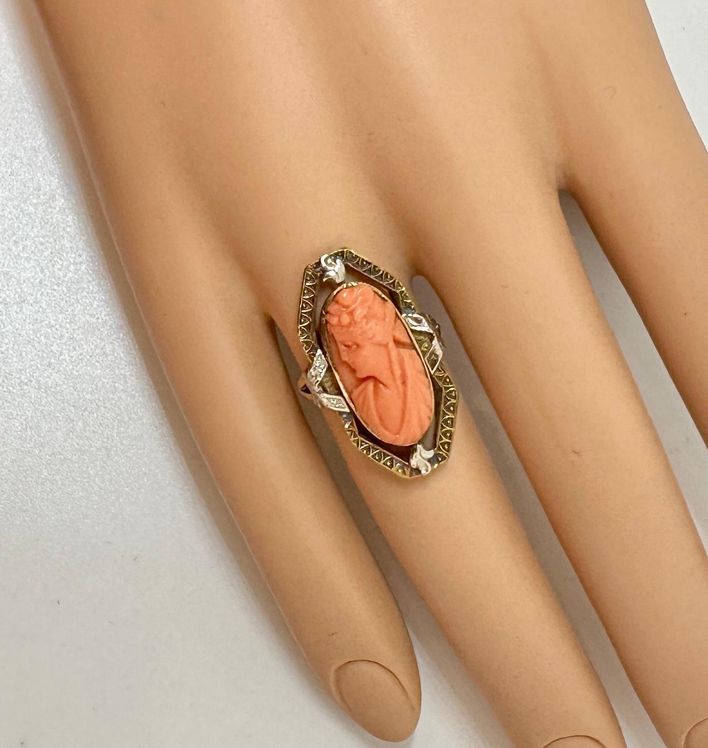 Taille portrait Bague déesse féminine camée Art Déco en or blanc et jaune antique néoclassique en vente