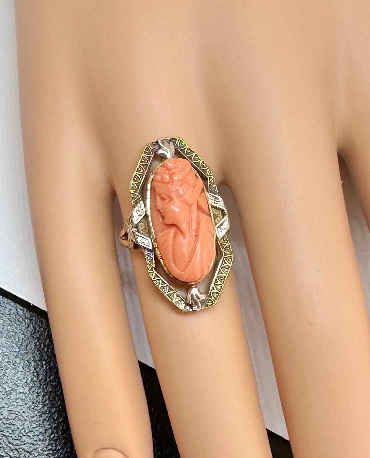 Bague déesse féminine camée Art Déco en or blanc et jaune antique néoclassique Excellent état - En vente à New York, NY