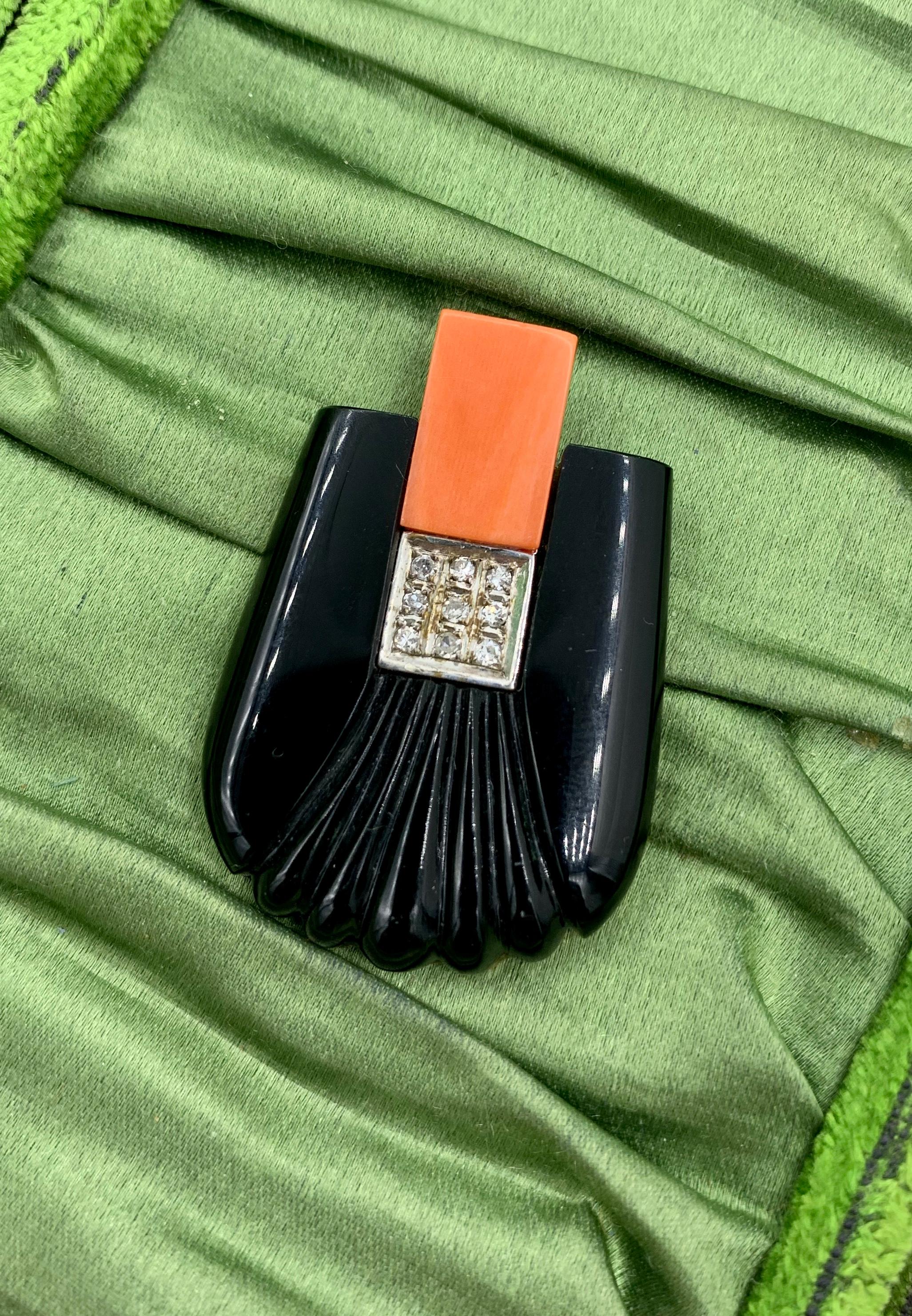 Round Cut Art Deco Coral Diamond Black Onyx Pendant Necklace 14 Karat Gold Retro
