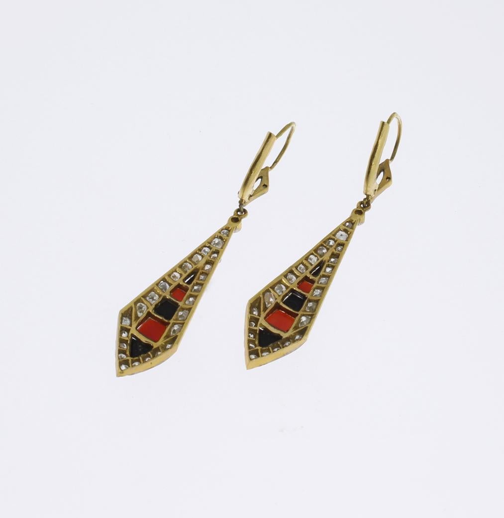 Coral Onyx Diamond Gold Platinum Dangle Earrings In Excellent Condition For Sale In Berlin, DE