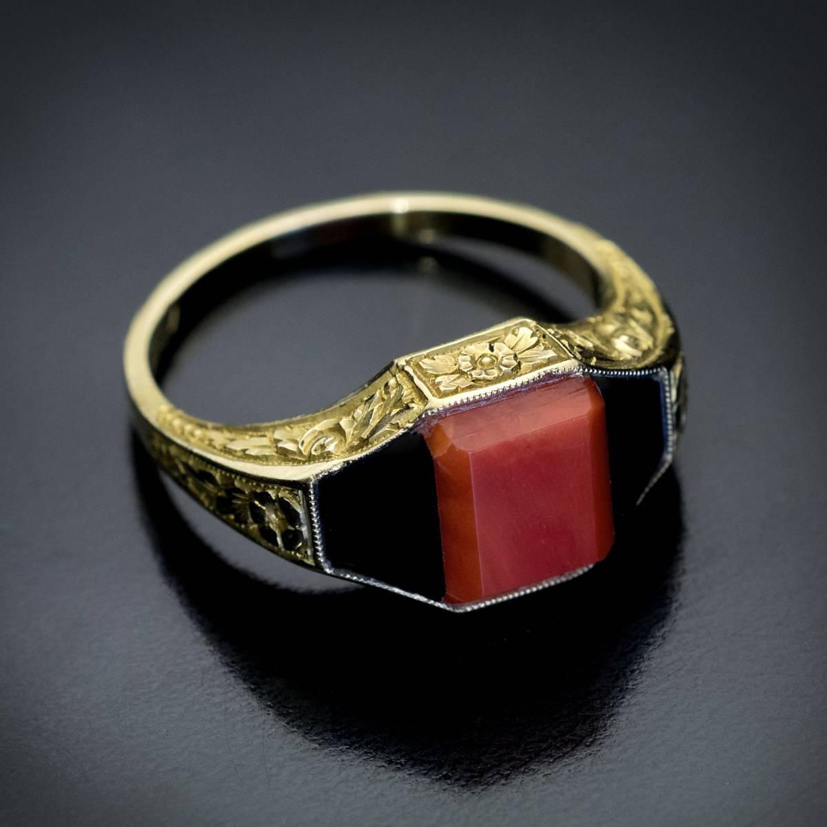 Art Deco Coral Onyx Gold Unisex Ring 1